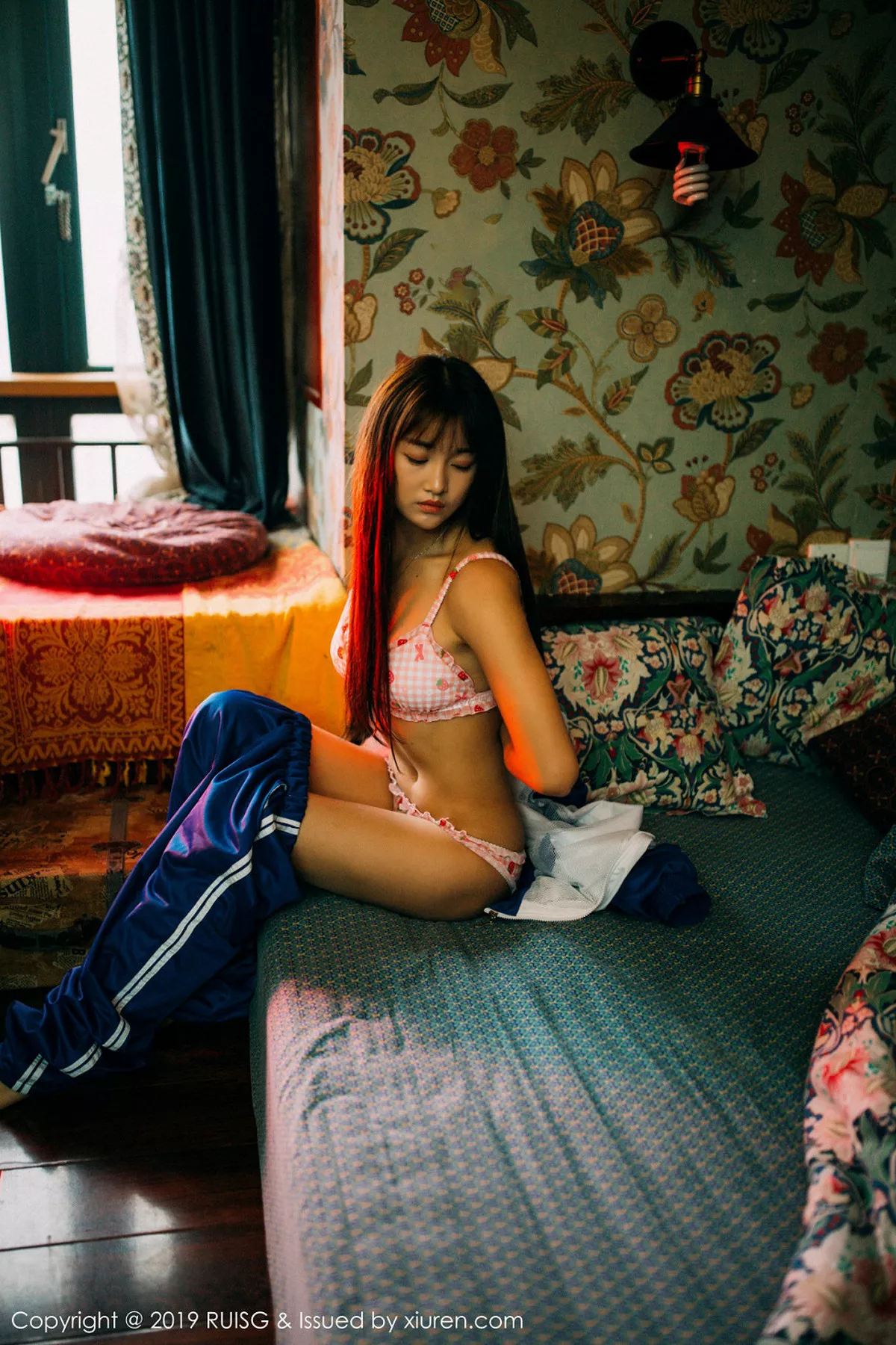 秀人集.com_[RUISG瑞丝馆]Vol.069_嫩模圆圆Daphne私房脱运动服露花色内衣秀完美身材诱惑写真51P