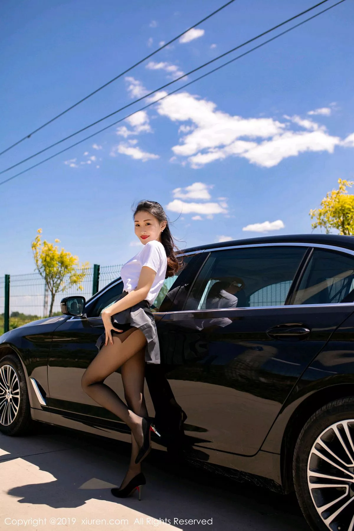 秀人集.com_[XiuRen秀人网]No.1528_嫩模狐小妖Baby性感香车美女+户外蕾丝内衣半脱诱惑写真43P