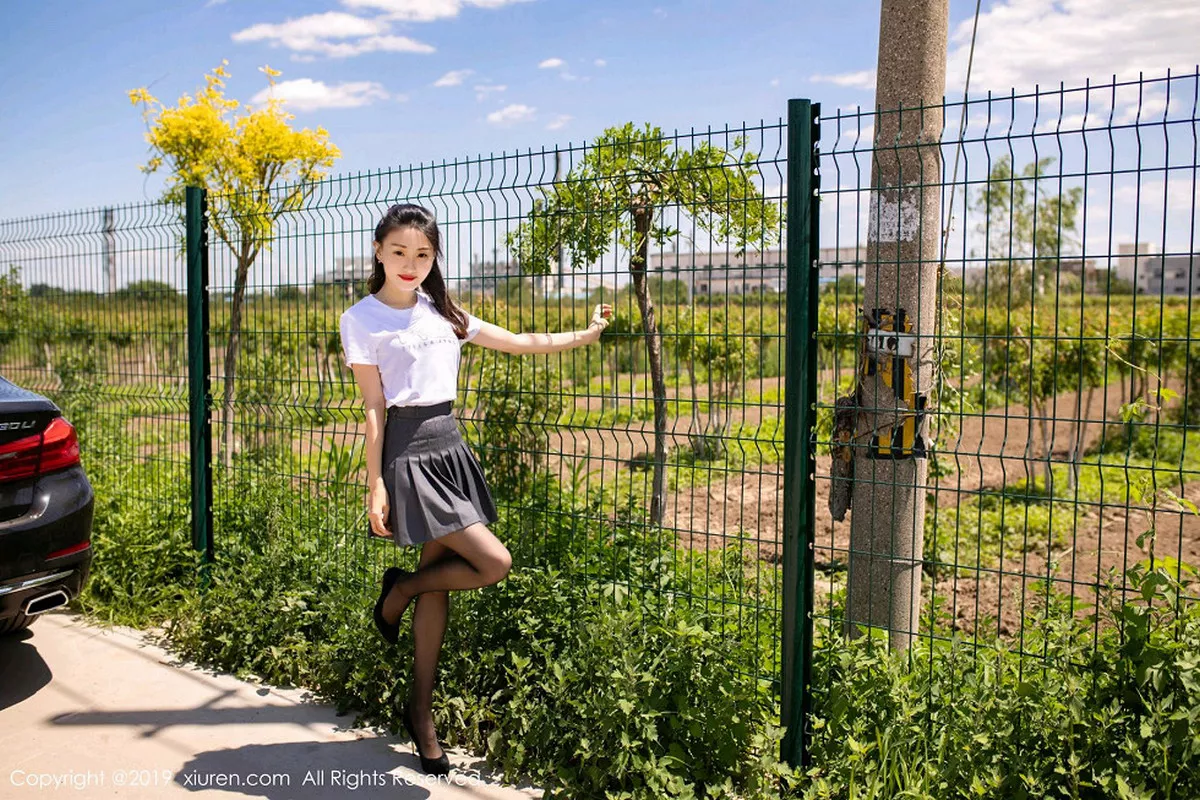 秀人集.com_[XiuRen秀人网]No.1528_嫩模狐小妖Baby性感香车美女+户外蕾丝内衣半脱诱惑写真43P