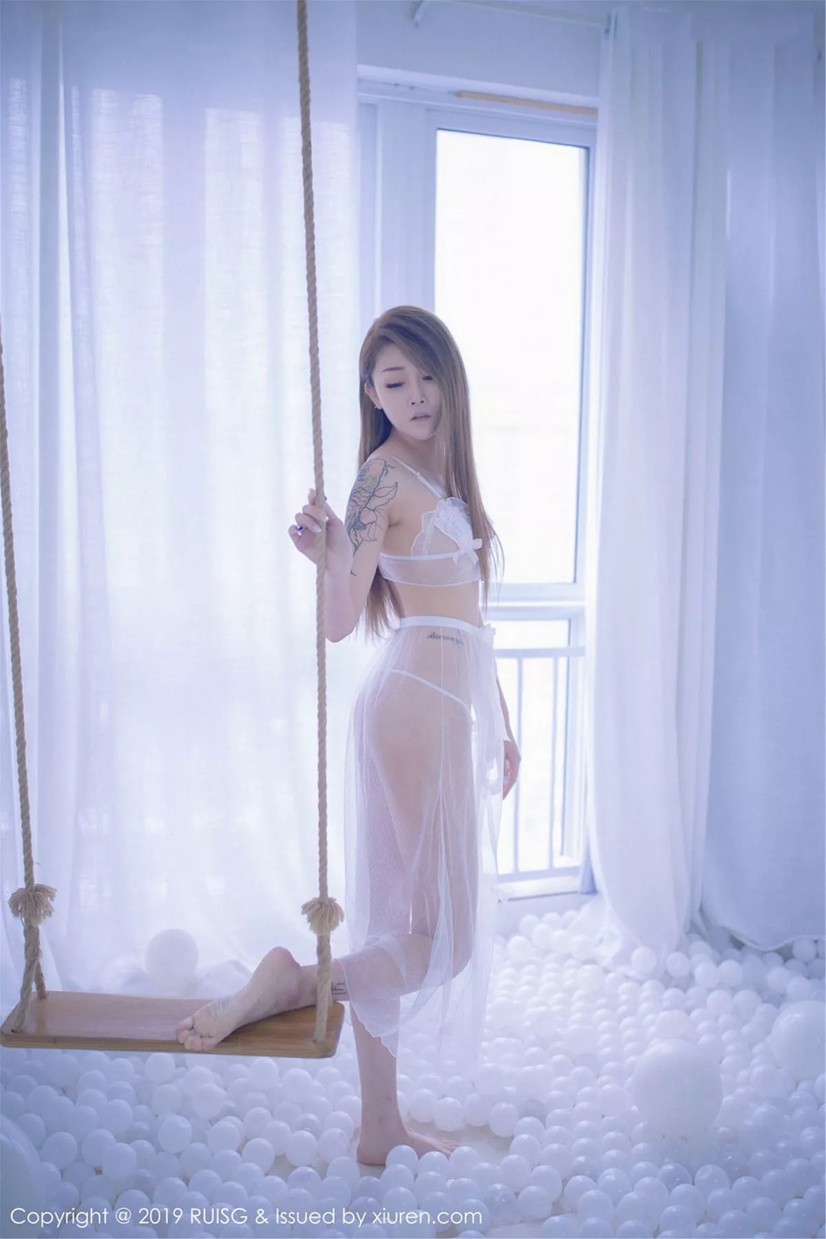 秀人集.com_[RUISG瑞丝馆]Vol.071_嫩模慕西Mona私房白色真空薄纱秀惹火身材撩人诱惑写真44P