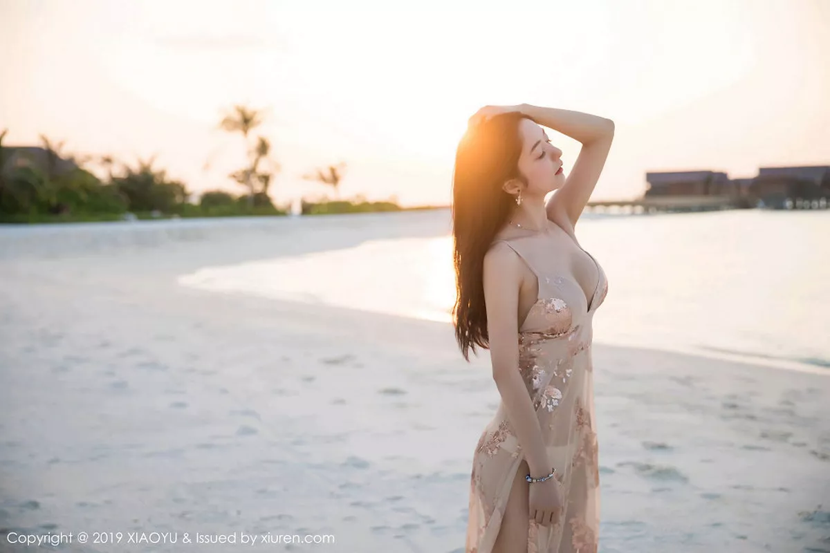 秀人集.com_[XiaoYu画语界]Vol.106_女神Angela喜欢猫泳池里白色蕾丝内衣湿身完美诱惑写真46P