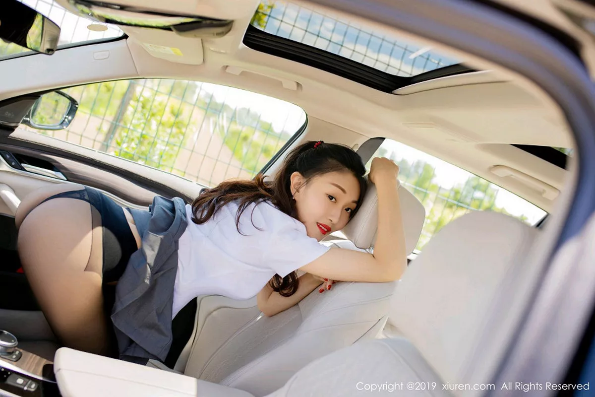 秀人集.com_[XiuRen秀人网]No.1528_嫩模狐小妖Baby性感香车美女+户外蕾丝内衣半脱诱惑写真43P