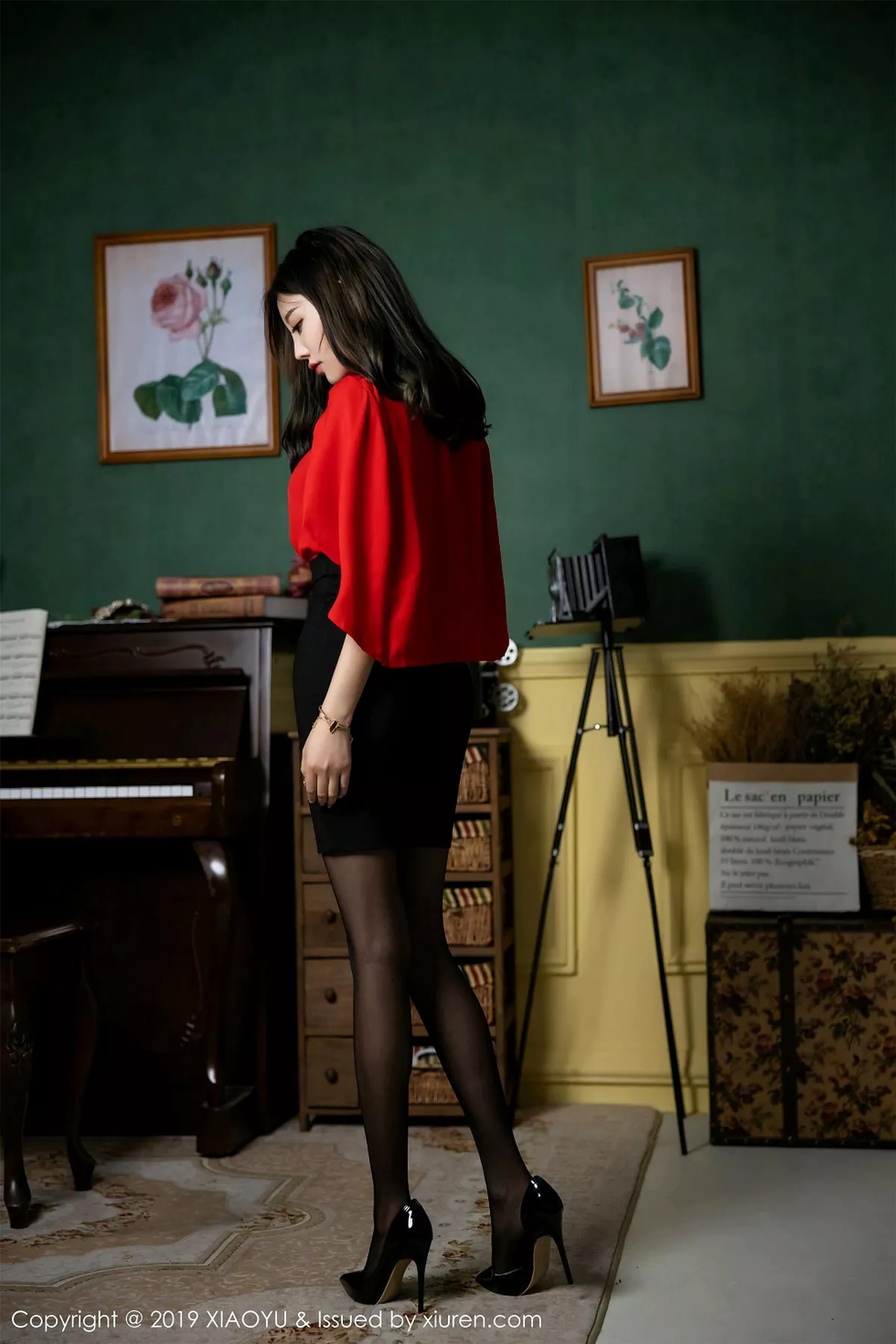 秀人集.com_[XiaoYu画语界]Vol.119_女神杨晨晨sugar红衬衣配黑短裙秀黑丝裤袜美腿诱惑写真75P