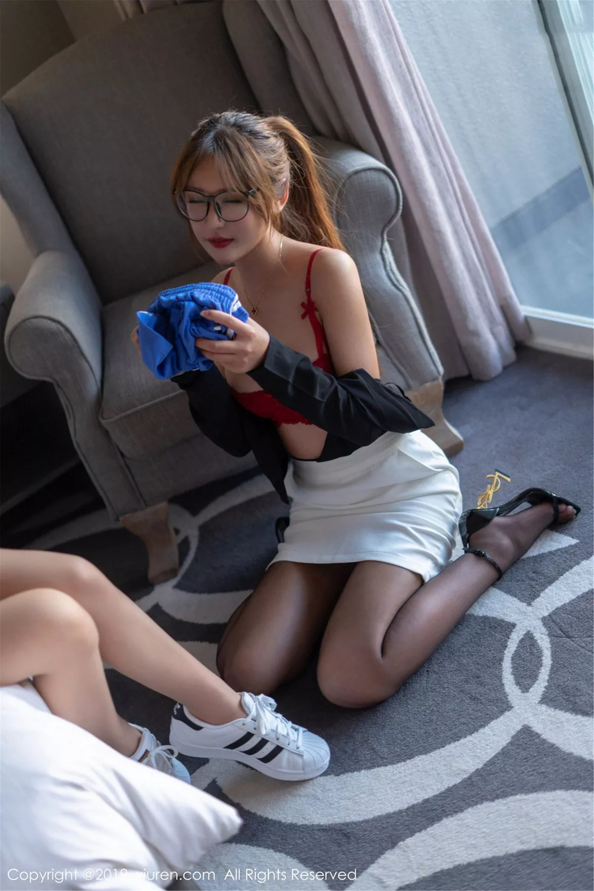 秀人集.com_[XiuRen秀人网]No.1561_嫩模周于希Sandy与Emily顾奈奈酱惹火私房剧情撩人诱惑写真58P