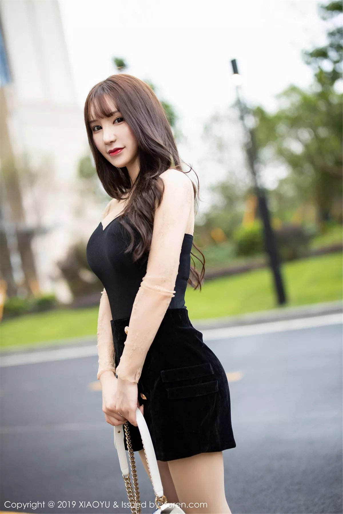 秀人集.com_[XiaoYu画语界]Vol.125_嫩模周于希Sandy外景车拍脱连身裙无内肉丝裤袜惹火诱惑写真60P