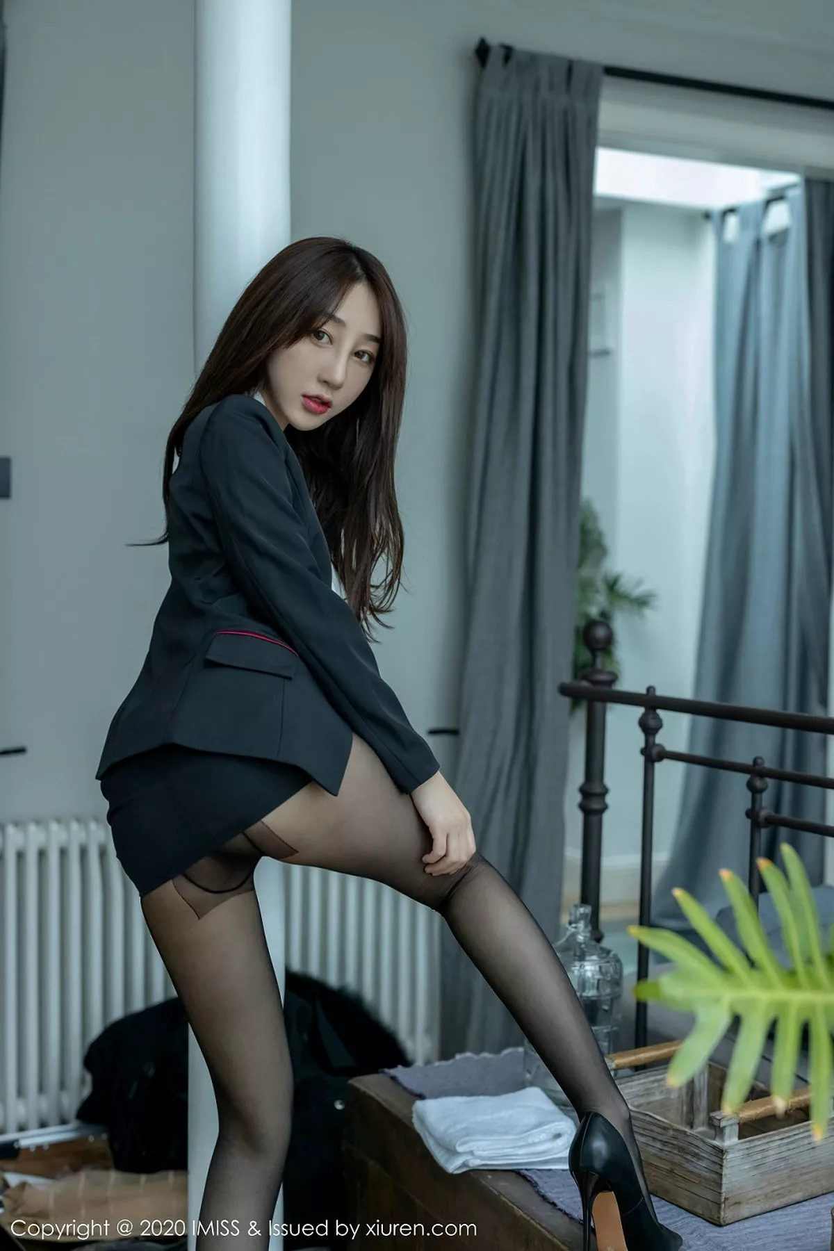 秀人集.com_[IMISS爱蜜社]Vol.437_嫩模九月生私房诱人OL丝袜秀红色蕾丝内衣撩人诱惑写真68P