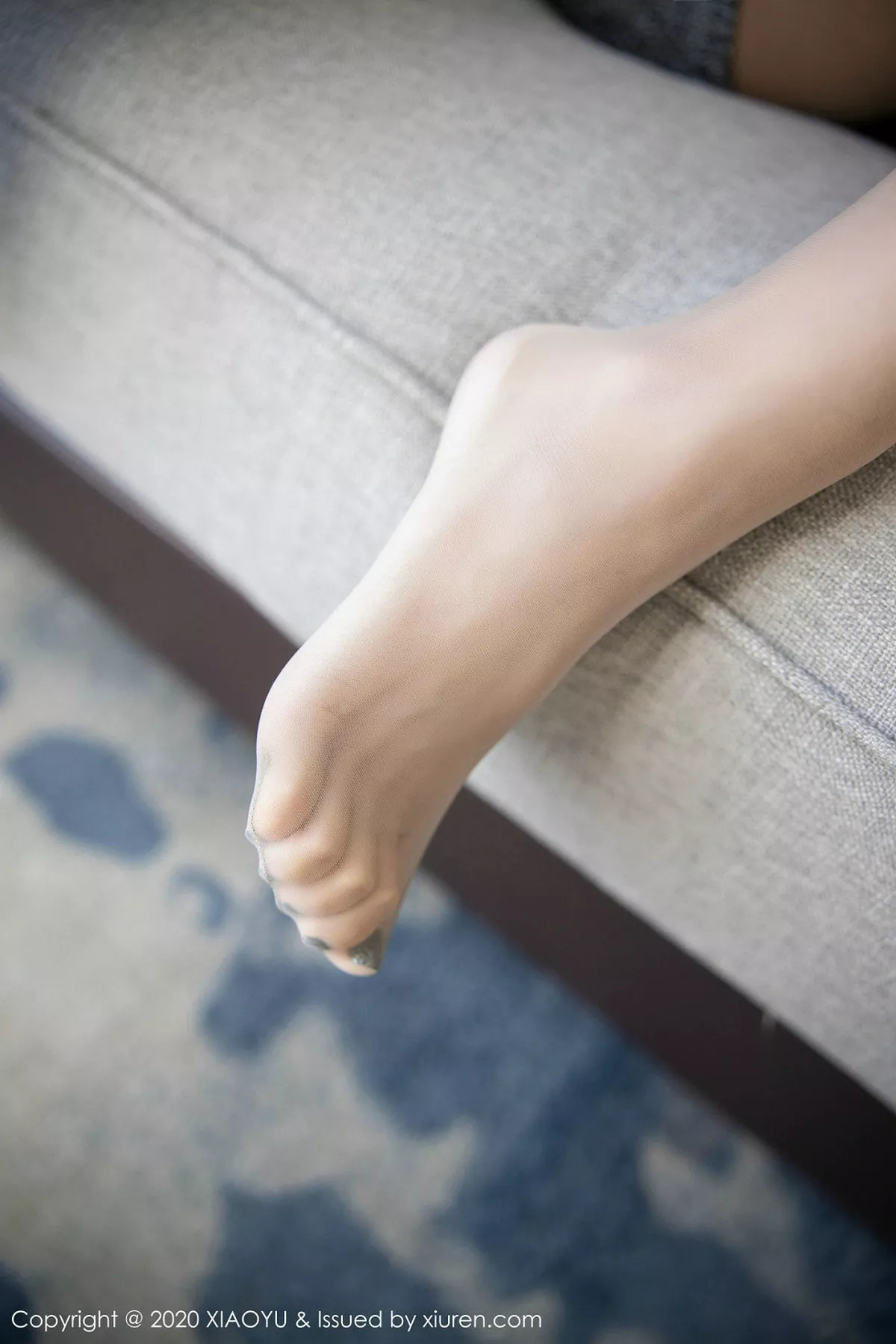 秀人集.com_[XiaoYu画语界]Vol.242_女神Carry私房包臀连身裙配无内肉丝袜秀翘臀撩人诱惑写真101P