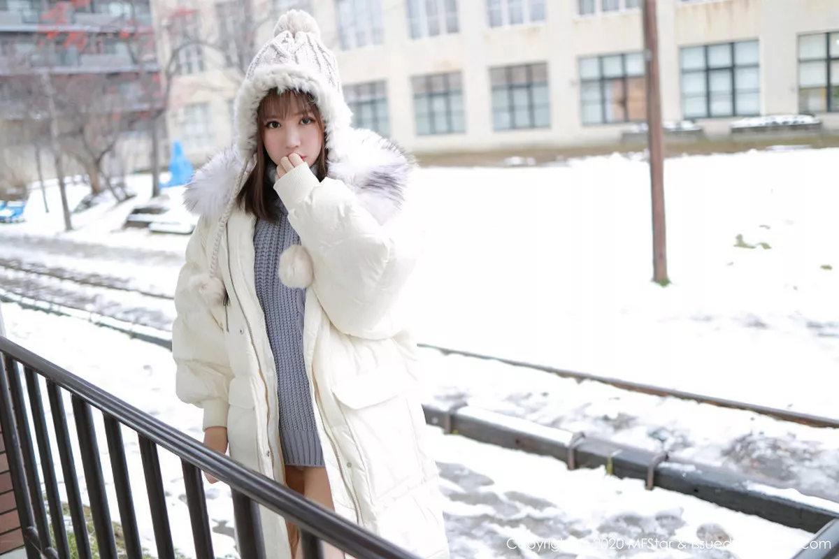 秀人集.com_[MFStar模范学院]Vol.262_嫩模恩率babe北海道旅拍雪地性感开背毛衣诱惑写真50P