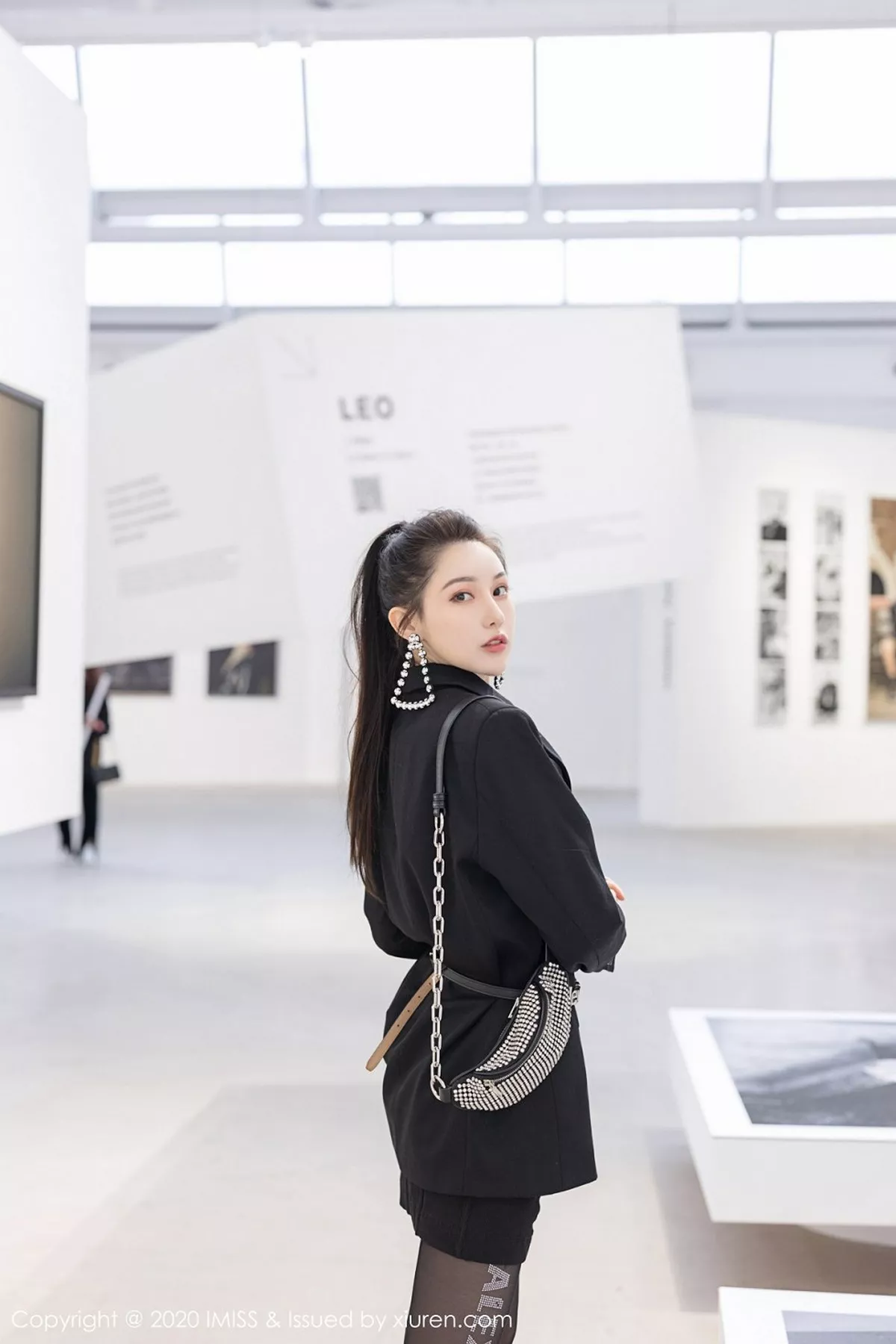 秀人集.com_[IMISS爱蜜社]Vol.443_气质女神Lynn刘奕宁明亮空间拍摄主题高挑身材迷人写真41P