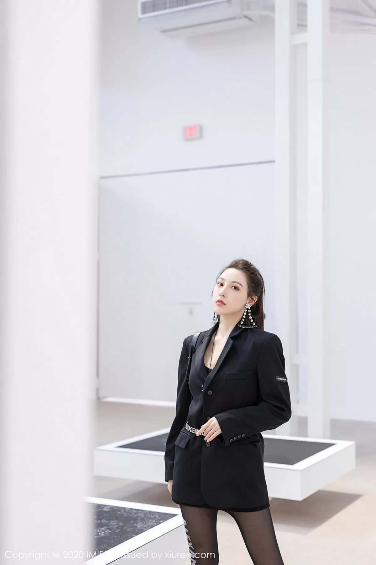 秀人集.com_[IMISS爱蜜社]Vol.443_气质女神Lynn刘奕宁明亮空间拍摄主题高挑身材迷人写真41P