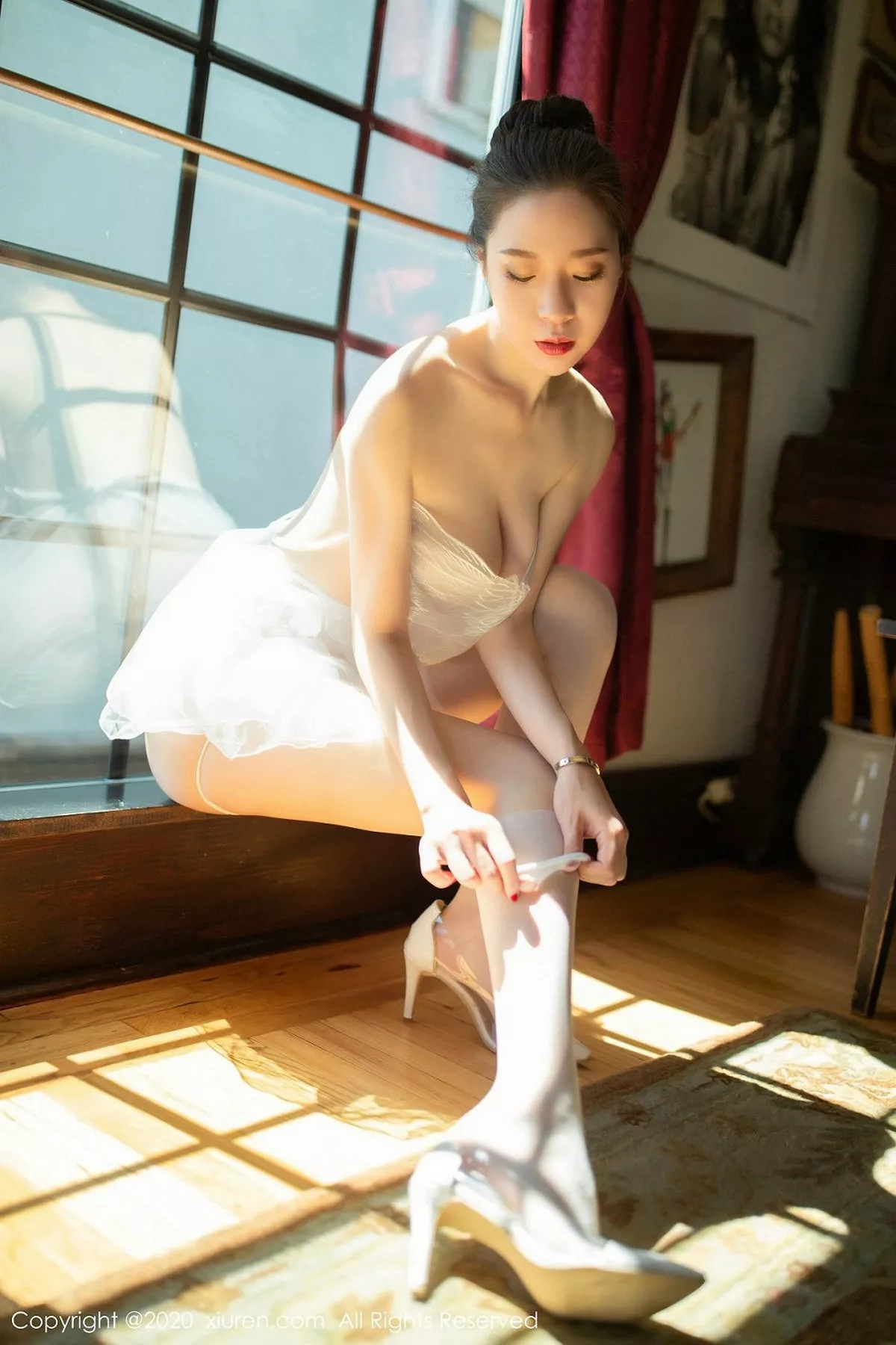 秀人集.com_[XiuRen秀人网]No.2000_嫩模梦心月美国旅拍私房纯白梦幻芭蕾服饰秀完美身材诱惑写真70P