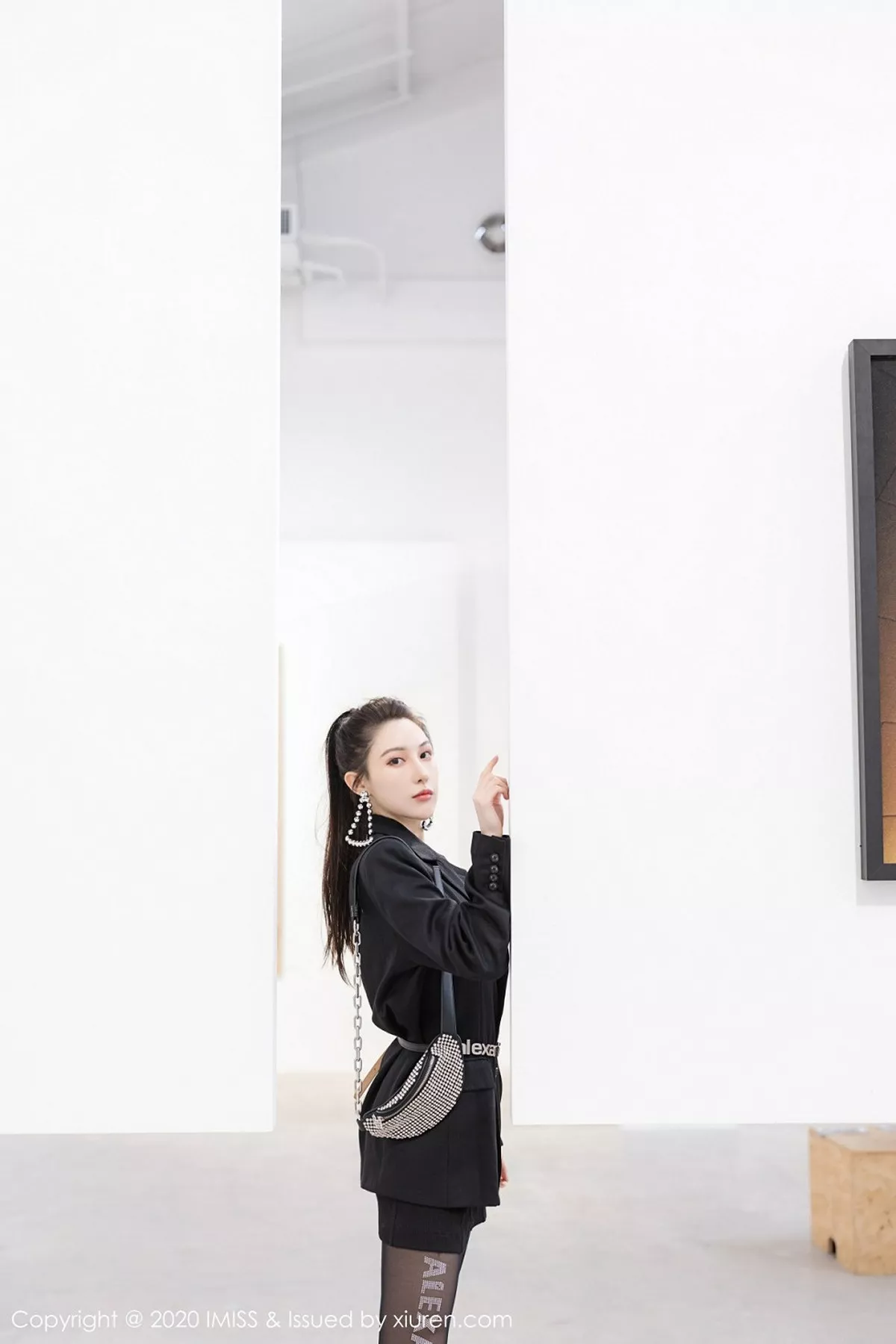 秀人集.com_[IMISS爱蜜社]Vol.443_气质女神Lynn刘奕宁明亮空间拍摄主题高挑身材迷人写真41P