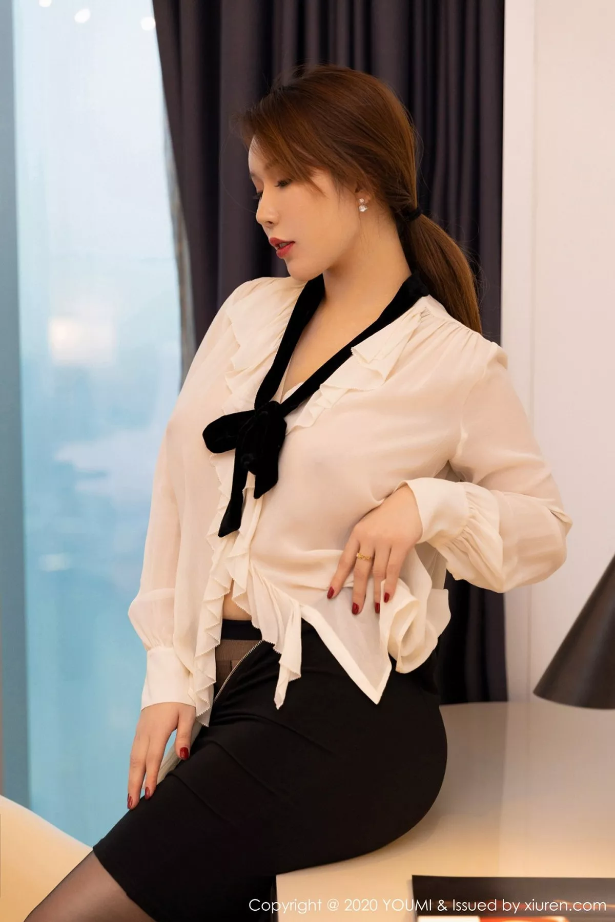 秀人集.com_[YouMi尤蜜荟]Vol.422_女神Egg_尤妮丝私房真空白衬衣配无内黑丝惹火诱人写真61P