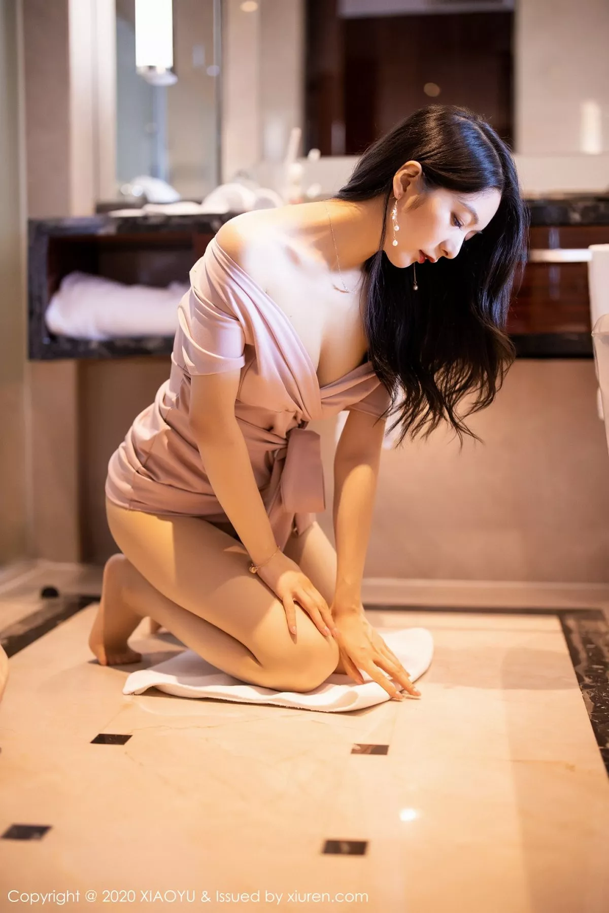 秀人集.com_[XiaoYu画语界]Vol.256_女神Angela小热巴私房玫瑰金吊裙配无内肉丝撩人诱惑写真99P