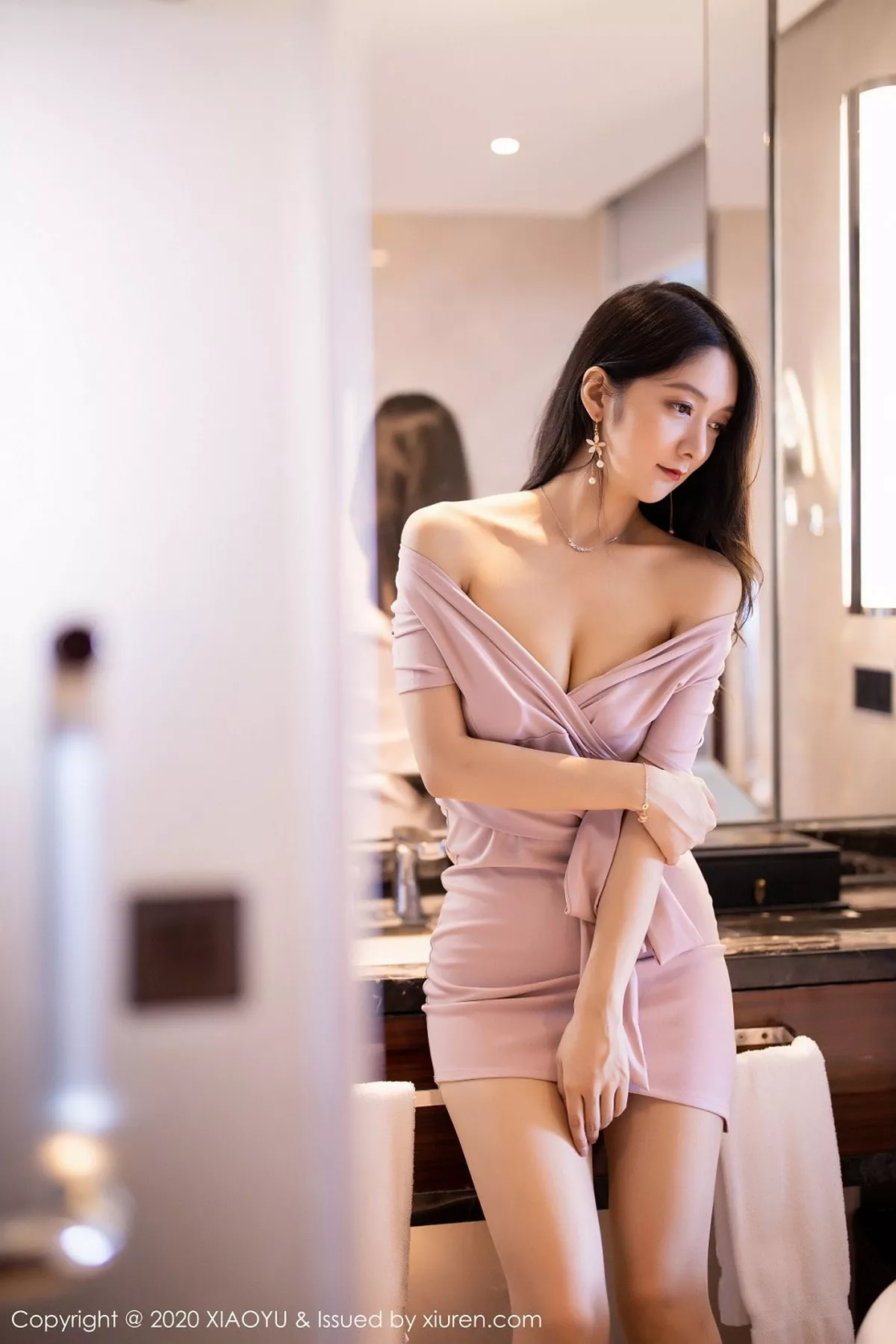 秀人集.com_[XiaoYu画语界]Vol.256_女神Angela小热巴私房玫瑰金吊裙配无内肉丝撩人诱惑写真99P