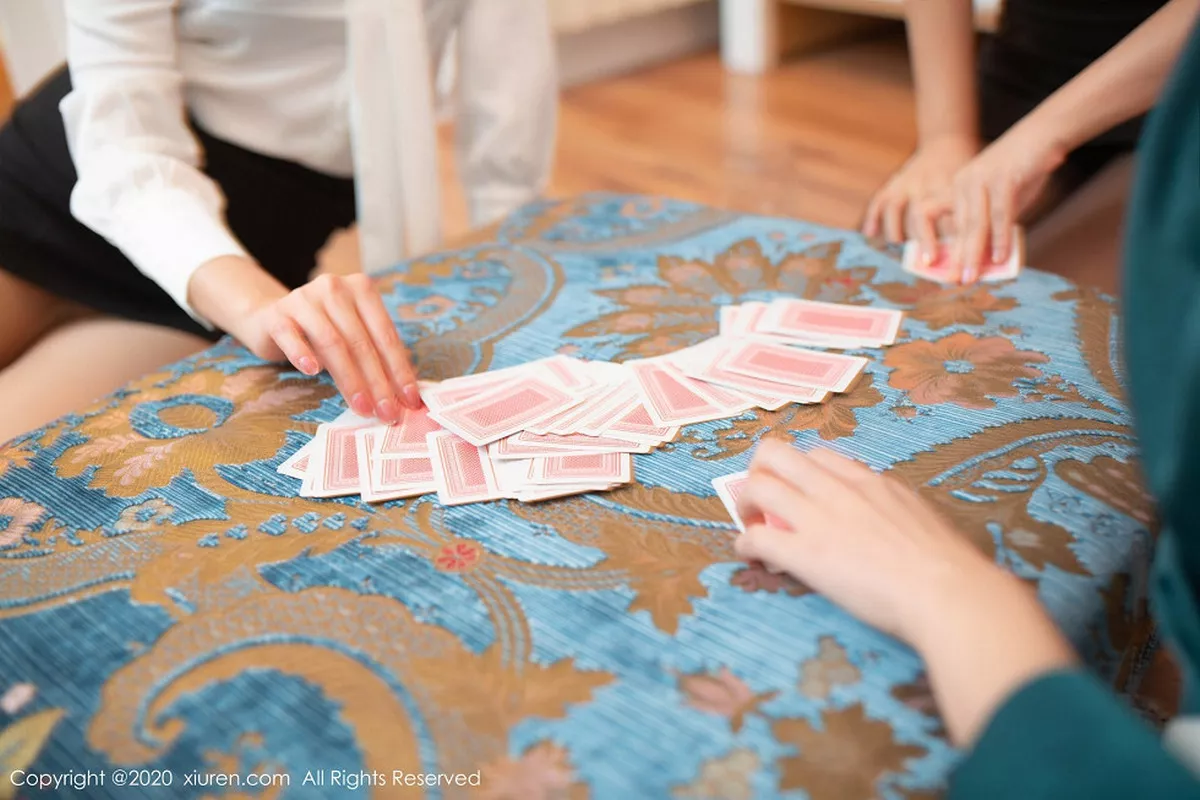 秀人集.com_[XiuRen秀人网]No.1969_新春特辑系列模特合集陆萱萱等三大女神酒店玩扑克剧情写真75P