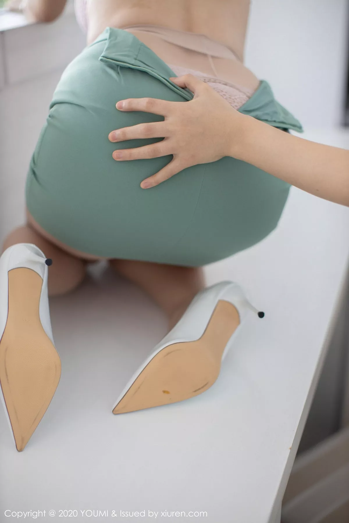 秀人集.com_[YouMi尤蜜荟]Vol.412_女神王雨纯普吉岛旅拍女管家剧情全裸上身露豪乳诱惑写真112P