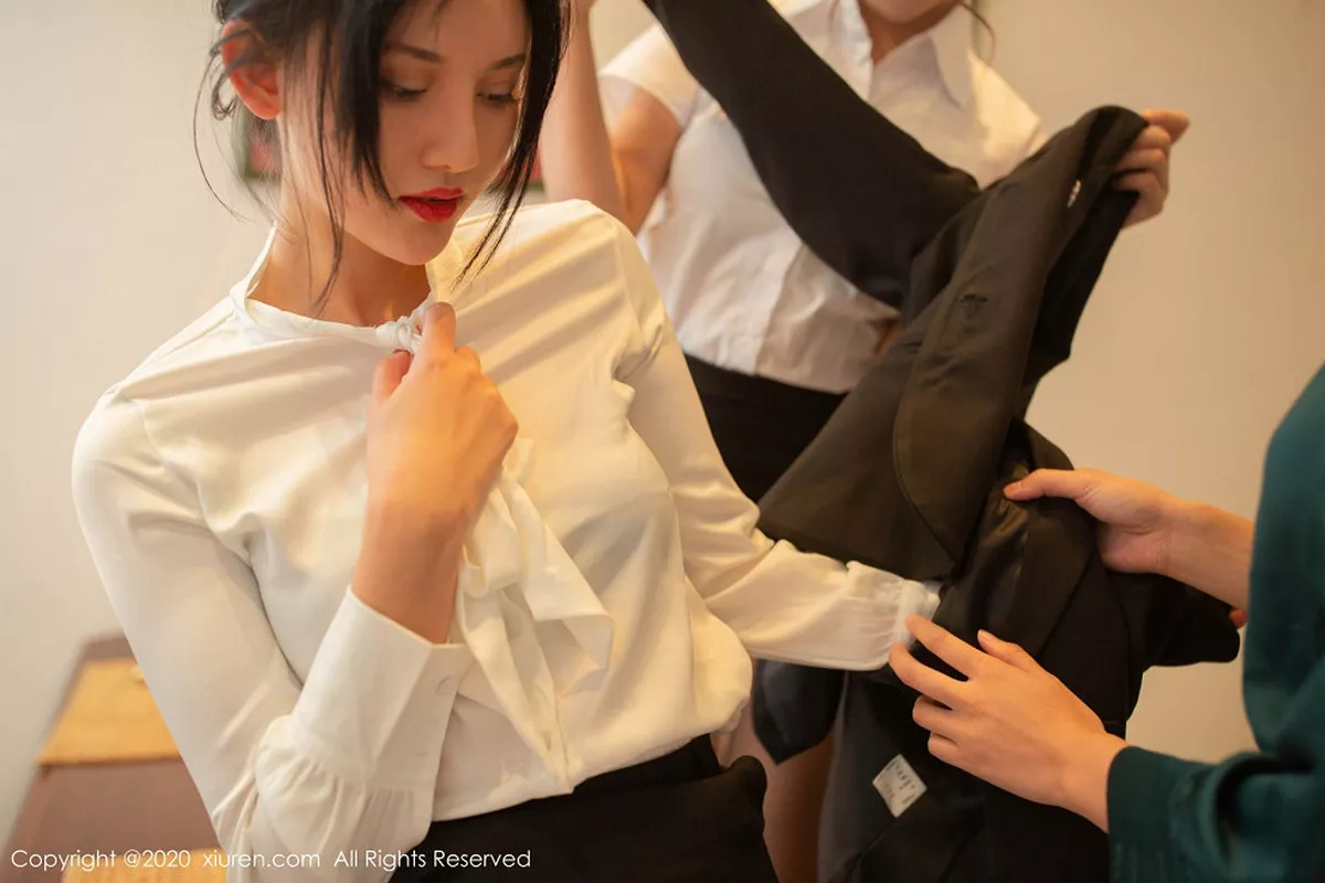 秀人集.com_[XiuRen秀人网]No.1969_新春特辑系列模特合集陆萱萱等三大女神酒店玩扑克剧情写真75P