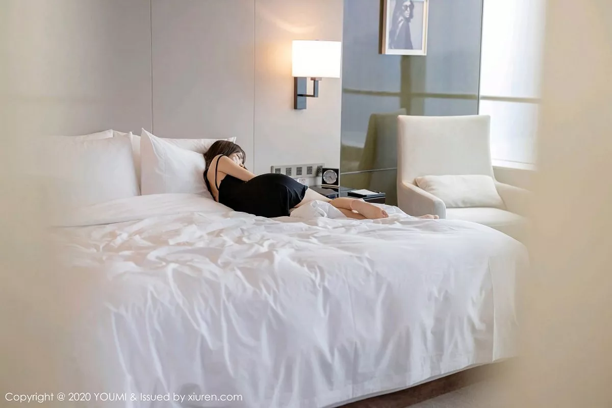 秀人集.com_[YouMi尤蜜荟]Vol.429_女神周于希Sandy《束缚の爱》主题真空吊带连身裙撩人诱惑写真115P