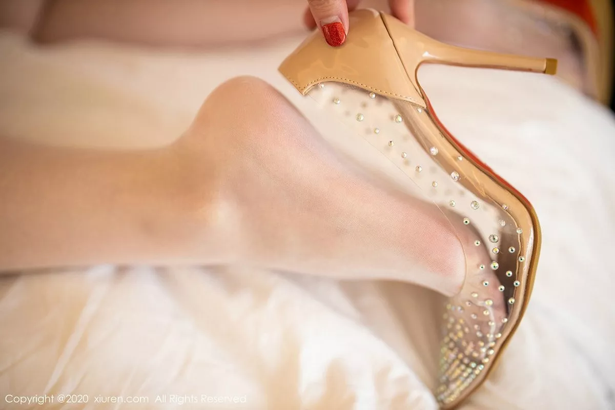 秀人集.com_[XiuRen秀人网]No.2040_嫩模梦心月私房白色镂空蕾丝内衣秀火辣身材完美诱惑写真105P