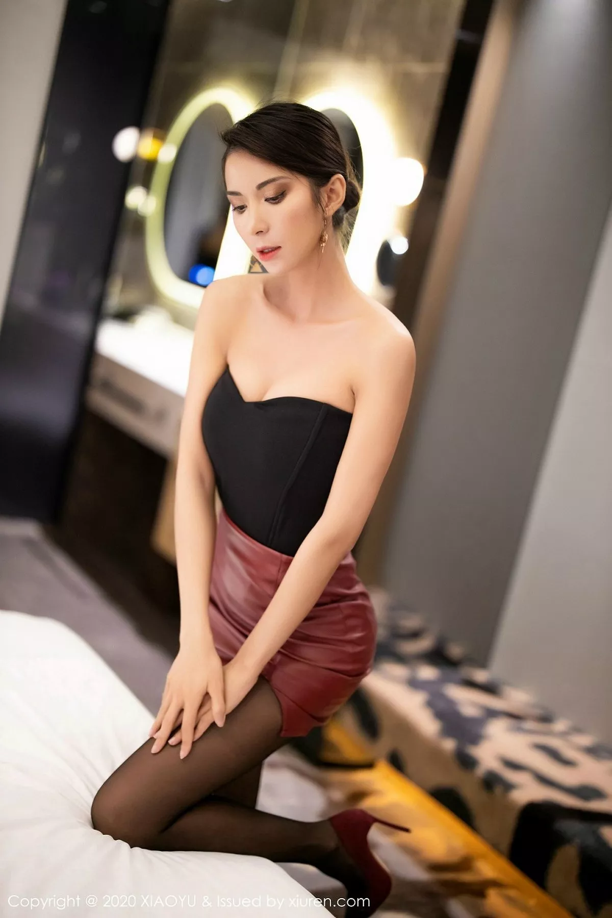 秀人集.com_[XiaoYu画语界]Vol.265_气质女神Carry性感黑色内衣配红超短裙黑丝袜撩人诱惑写真82P