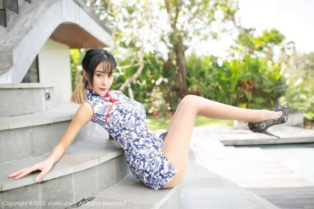 秀人集.com_[XiuRen秀人网]No.2050_嫩模蓝夏Akasha巴厘岛旅拍私房青花瓷旗袍配超薄肉丝诱惑写真46P