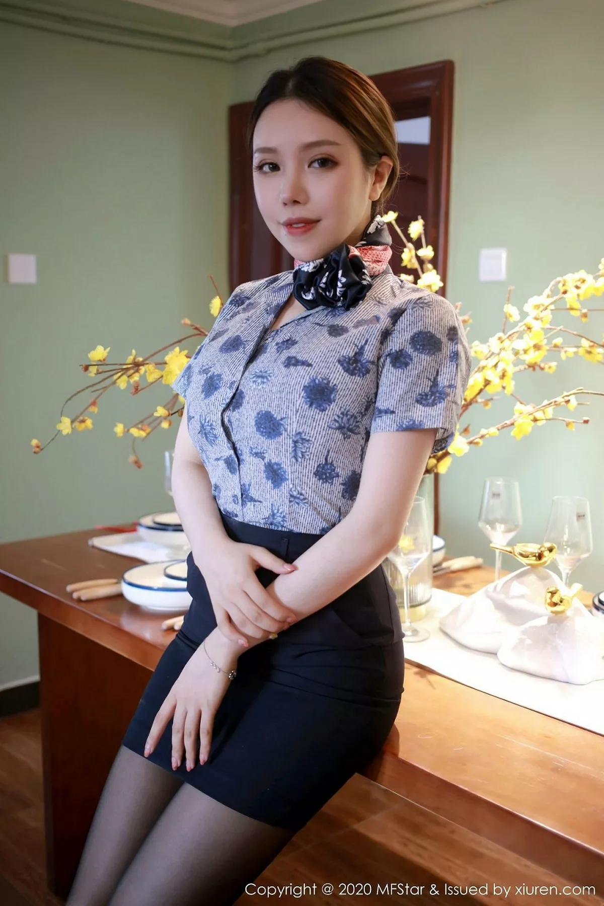 秀人集.com_[MFStar模范学院]Vol.286_女神黄乐然私房角色制服半脱无内露豪乳遮点诱惑写真53P