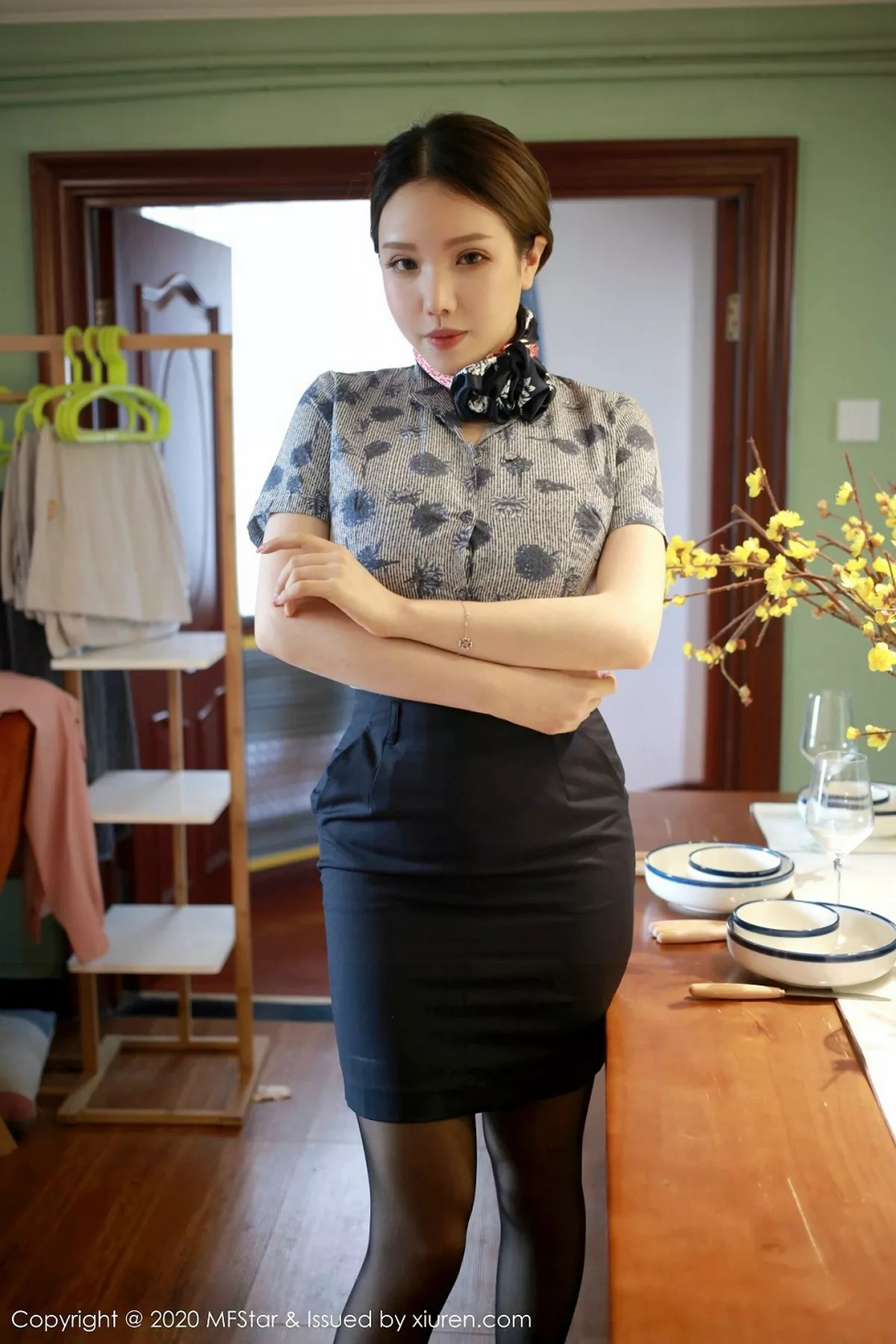 秀人集.com_[MFStar模范学院]Vol.286_女神黄乐然私房角色制服半脱无内露豪乳遮点诱惑写真53P