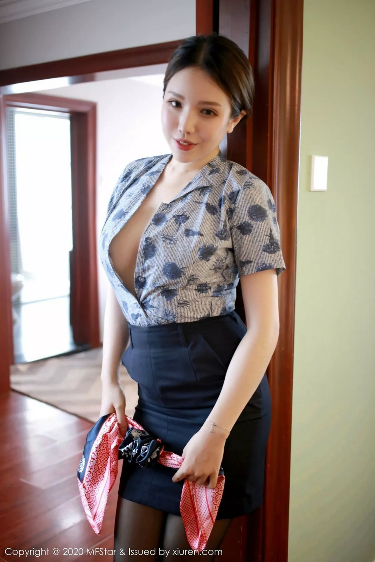 秀人集.com_[MFStar模范学院]Vol.286_女神黄乐然私房角色制服半脱无内露豪乳遮点诱惑写真53P