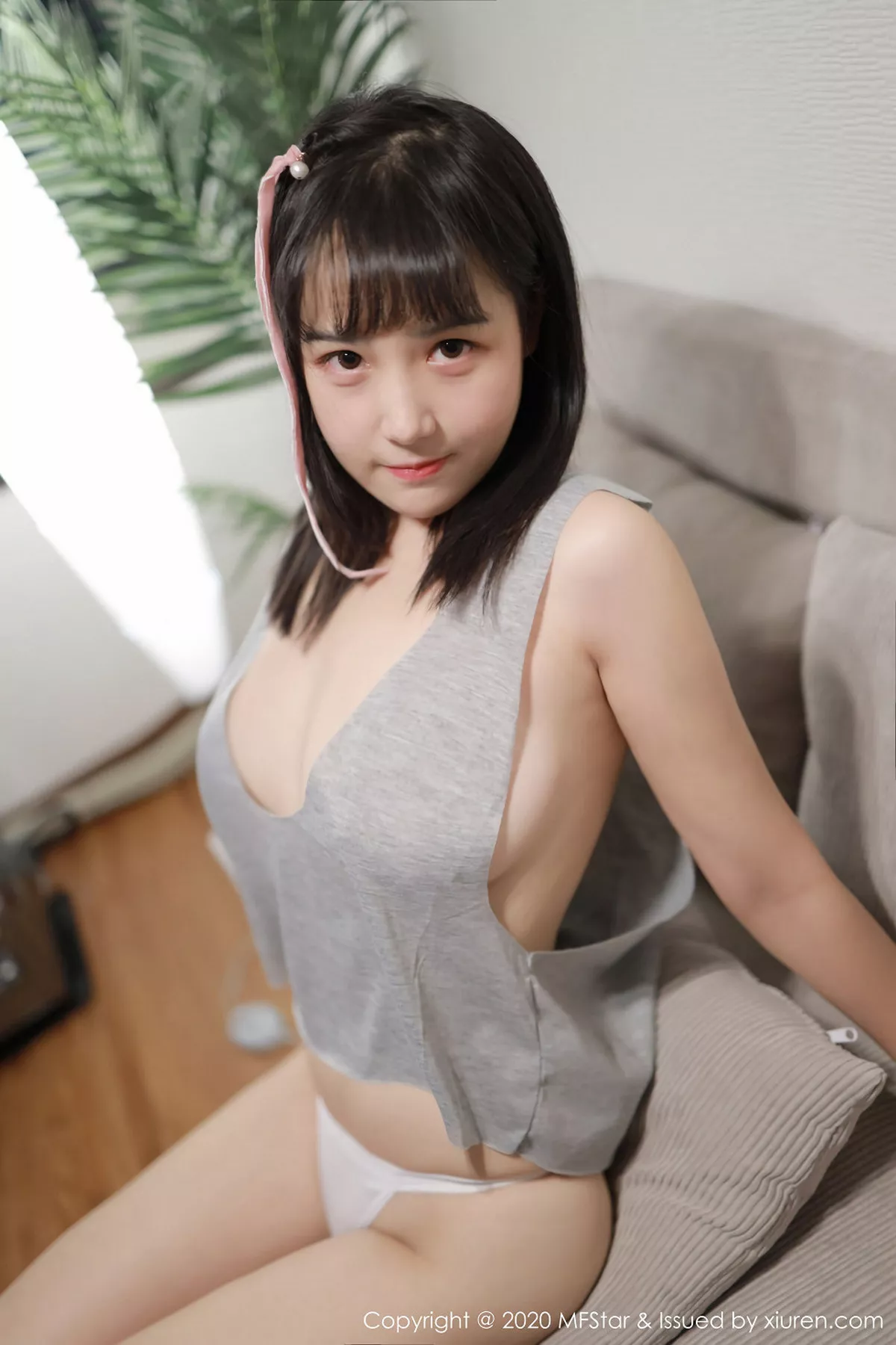 秀人集.com_[MFStar模范学院]Vol.266_嫩模徐微微mia北海道旅拍居家真空清凉装露豪乳诱惑写真50P