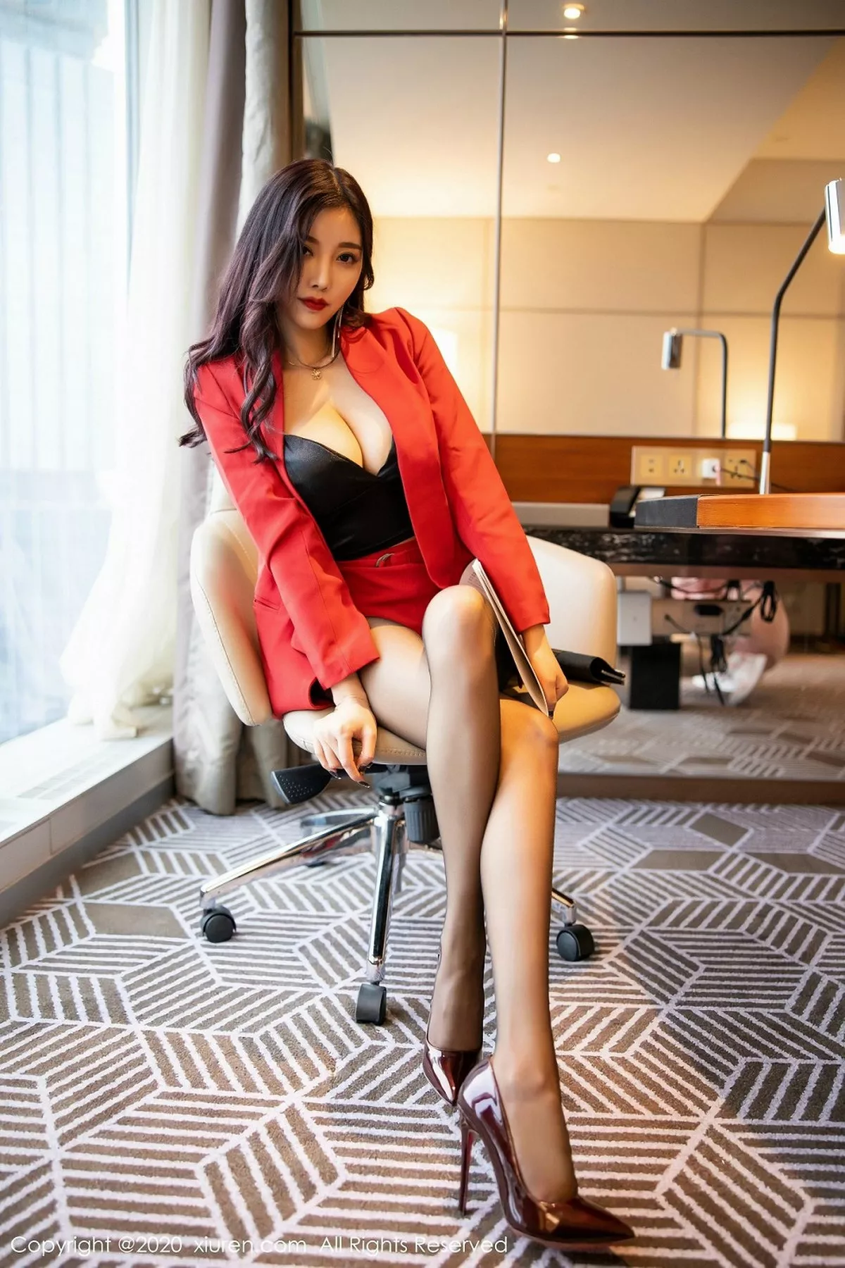 秀人集.com_[XiuRen秀人网]No.2069_女神杨晨晨sugar性感红色职业装配黑色内衣黑丝袜撩人诱惑写真71P