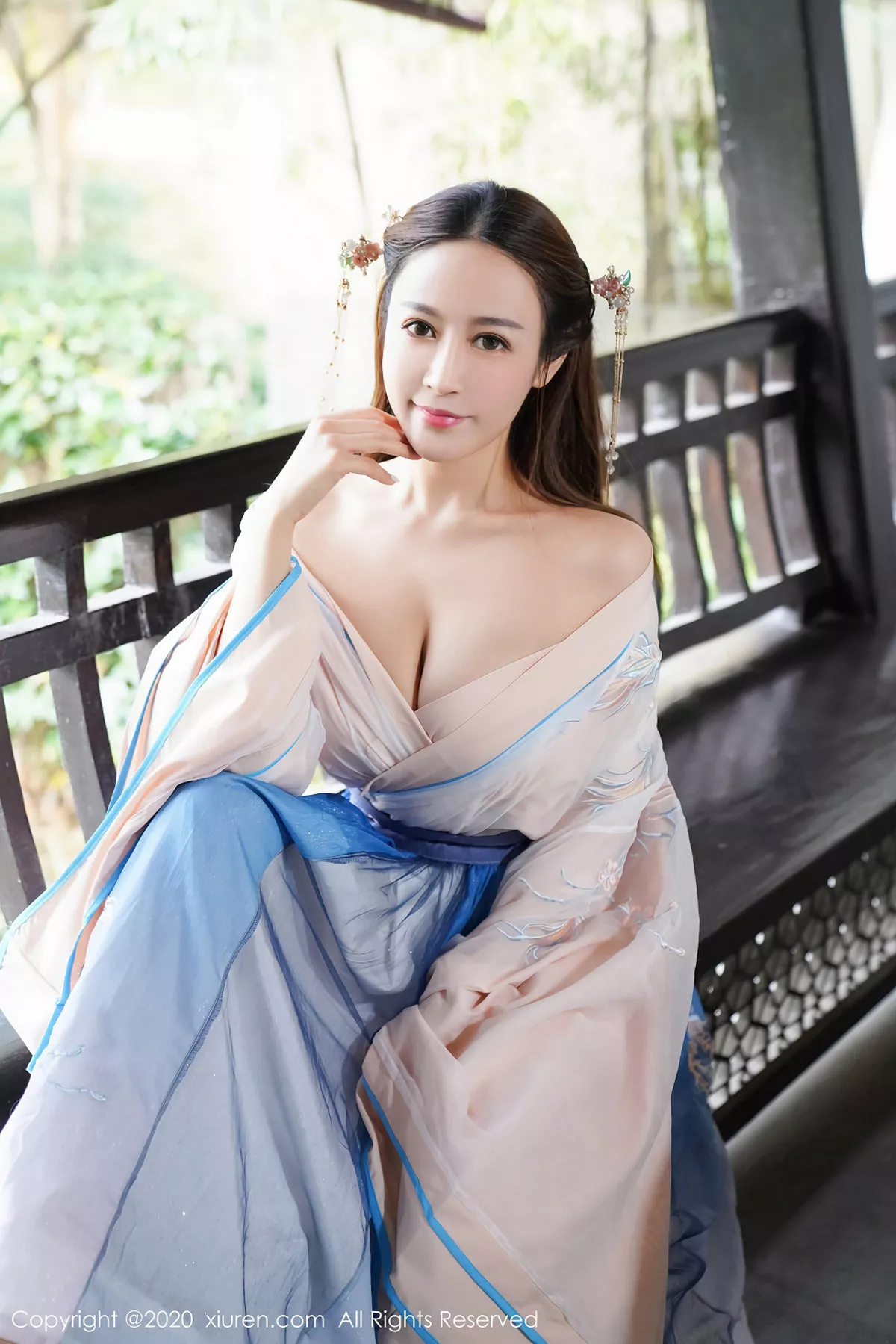 秀人集.com_[XiuRen秀人网]No.1983_嫩模周井空室外园林古装服饰半脱秀火辣身材撩人诱惑写真41P