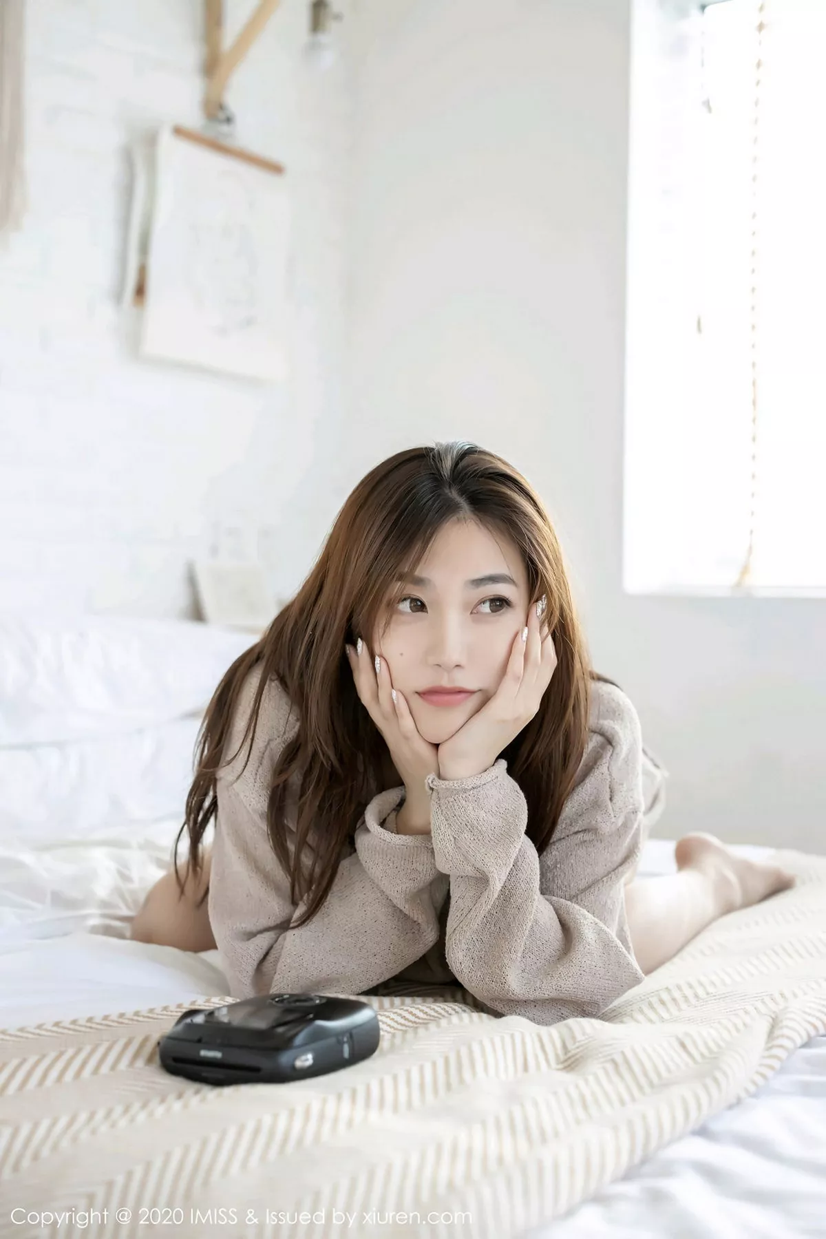 秀人集.com_[IMISS爱蜜社]Vol.440_女神许诺Sabrina针织睡衣半脱露性感内衣超薄肉丝诱惑写真64P