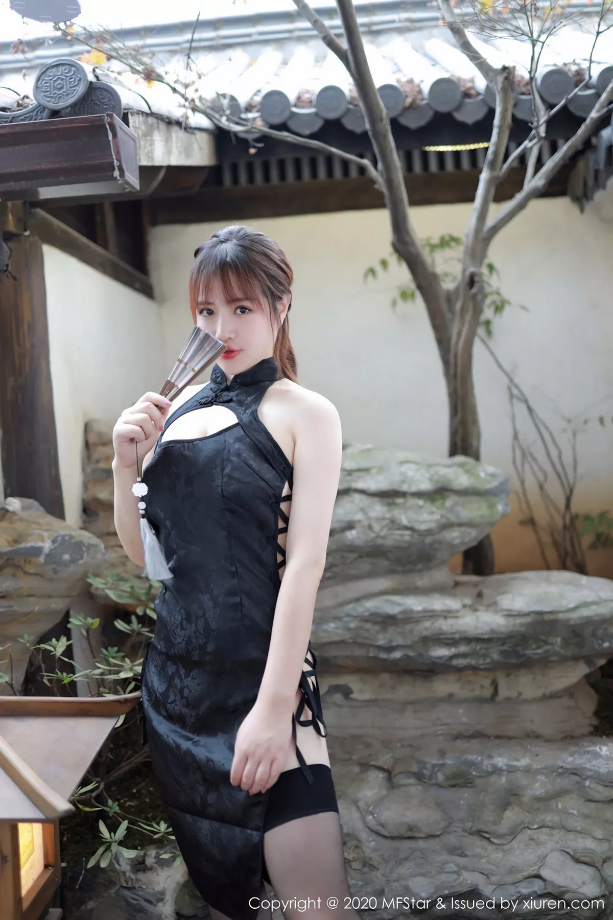 秀人集.com_[MFStar模范学院]Vol.269_嫩模恩率babe黑色古韵旗袍配黑丝袜秀翘臀美腿诱惑写真40P