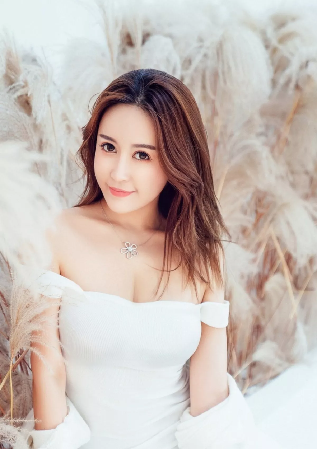 秀人集.com_[XiuRen秀人网]No.2121_嫩模周井空私房白色透亮低胸衣秀白嫩豪乳撩人诱惑写真40P