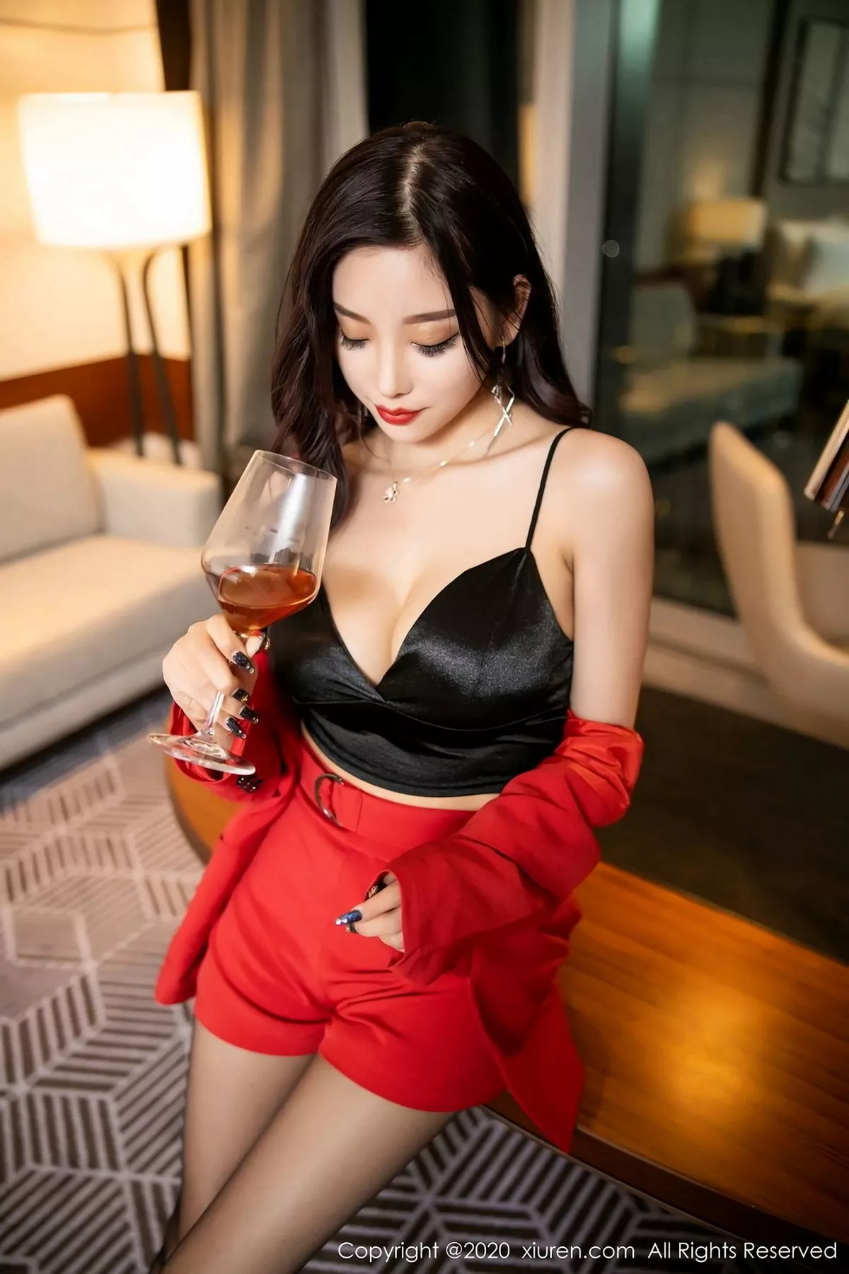 秀人集.com_[XiuRen秀人网]No.2122_女神杨晨晨sugar性感红色职业装配超透黑丝袜极致魅惑写真100P