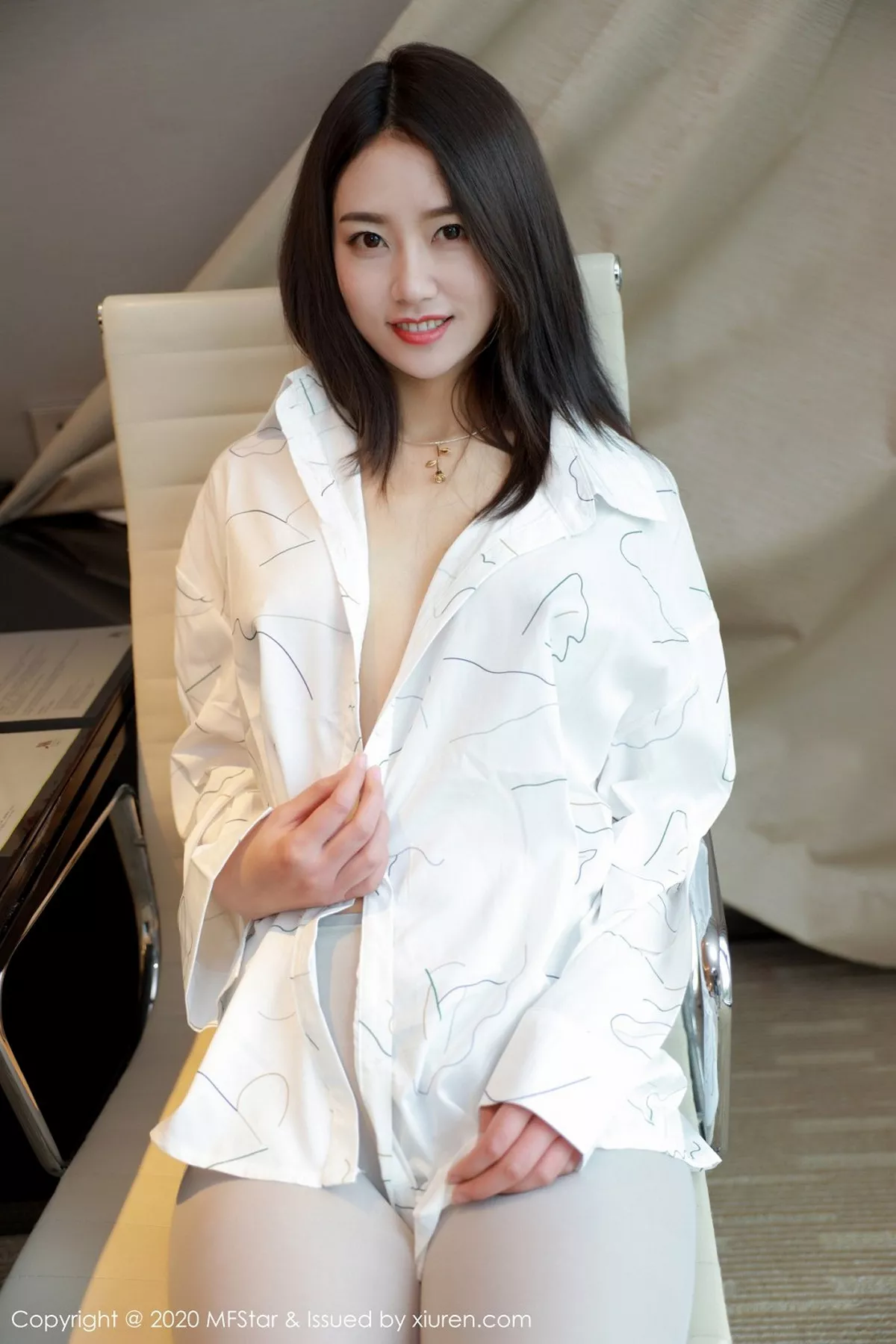 秀人集.com_[MFStar模范学院]Vol.303_嫩模方子萱私房经典衬衫短裙丝袜JK服饰撩人诱惑写真49P