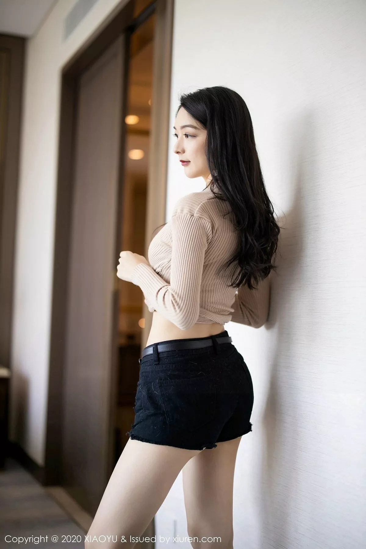 秀人集.com_[XiaoYu画语界]Vol.271_女神Angela小热巴澳门旅拍两套服饰配丝袜极致魅惑写真101P