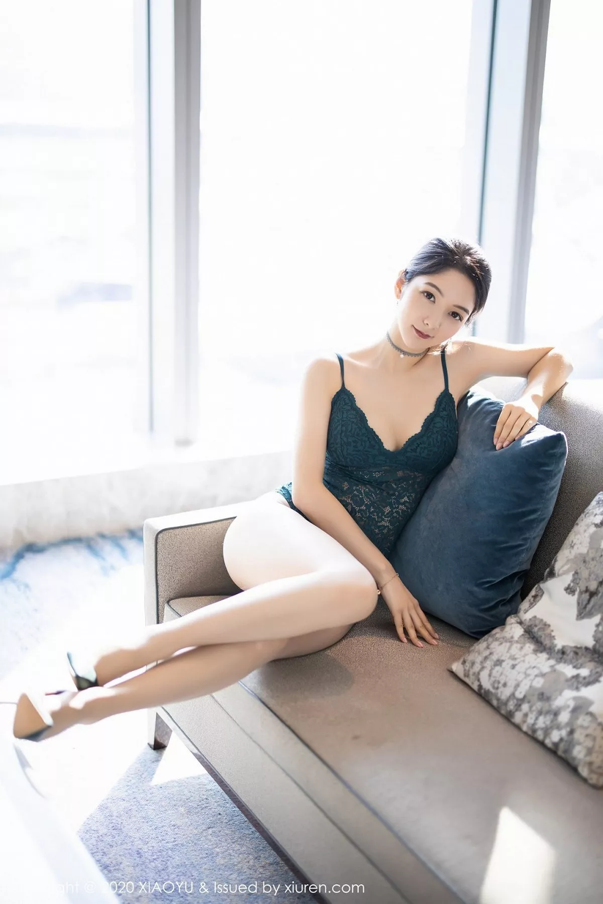 秀人集.com_[XiaoYu画语界]Vol.284_女神Angela小热巴澳门旅拍私房黑色内衣配吊带黑丝魅惑写真100P