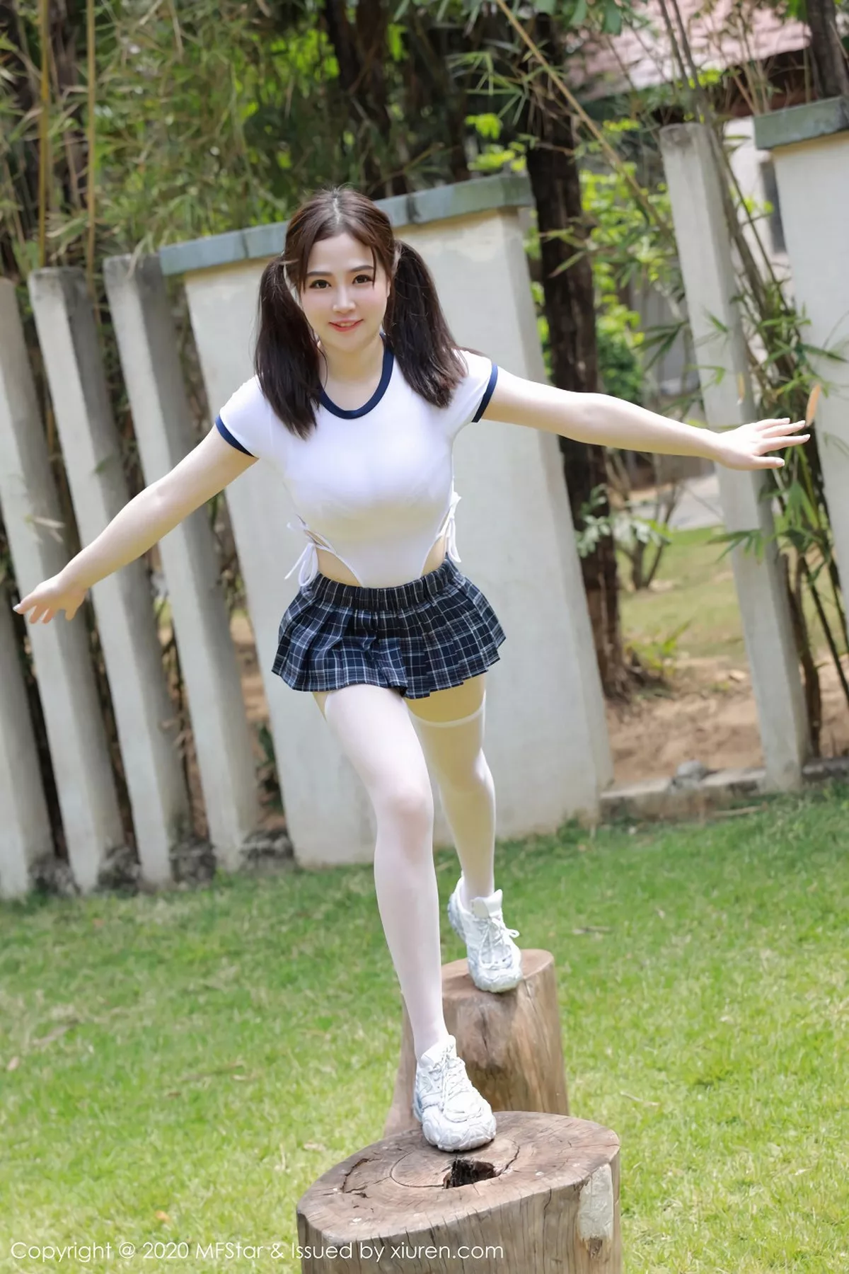 秀人集.com_[MFStar模范学院]Vol.305_嫩模蛋糕Cake三亚旅拍泳池经典JK服饰秀火辣身材诱惑写真40P