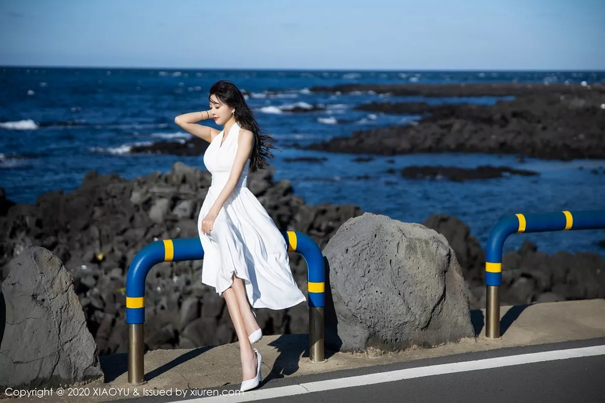 秀人集.com_[XiaoYu画语界]Vol.286_女神杨晨晨sugar济州岛旅拍私房银色吊裙半脱露豪乳诱惑写真83P