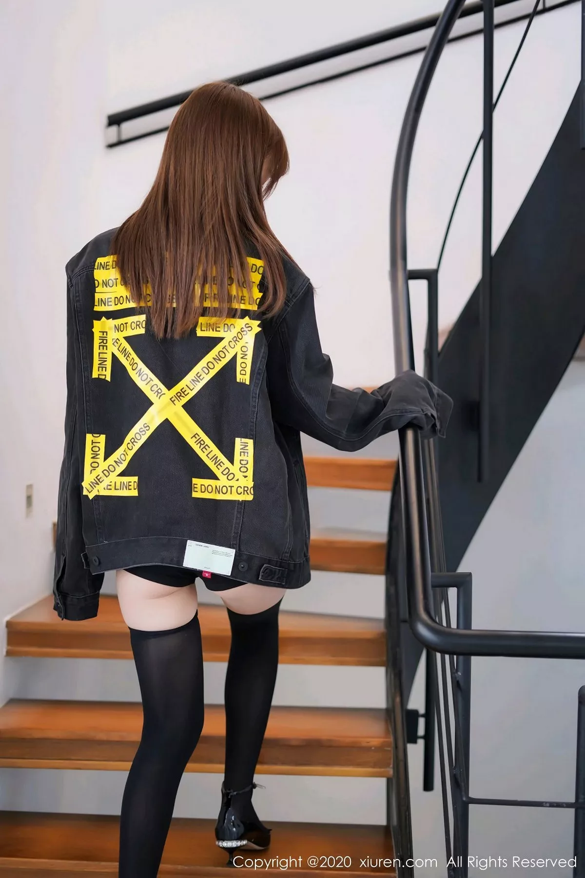 秀人集.com_[XiuRen秀人网]No.2147_嫩模UU酱户外脱黑色外套露魔鬼身材童颜巨乳完美诱惑写真83P