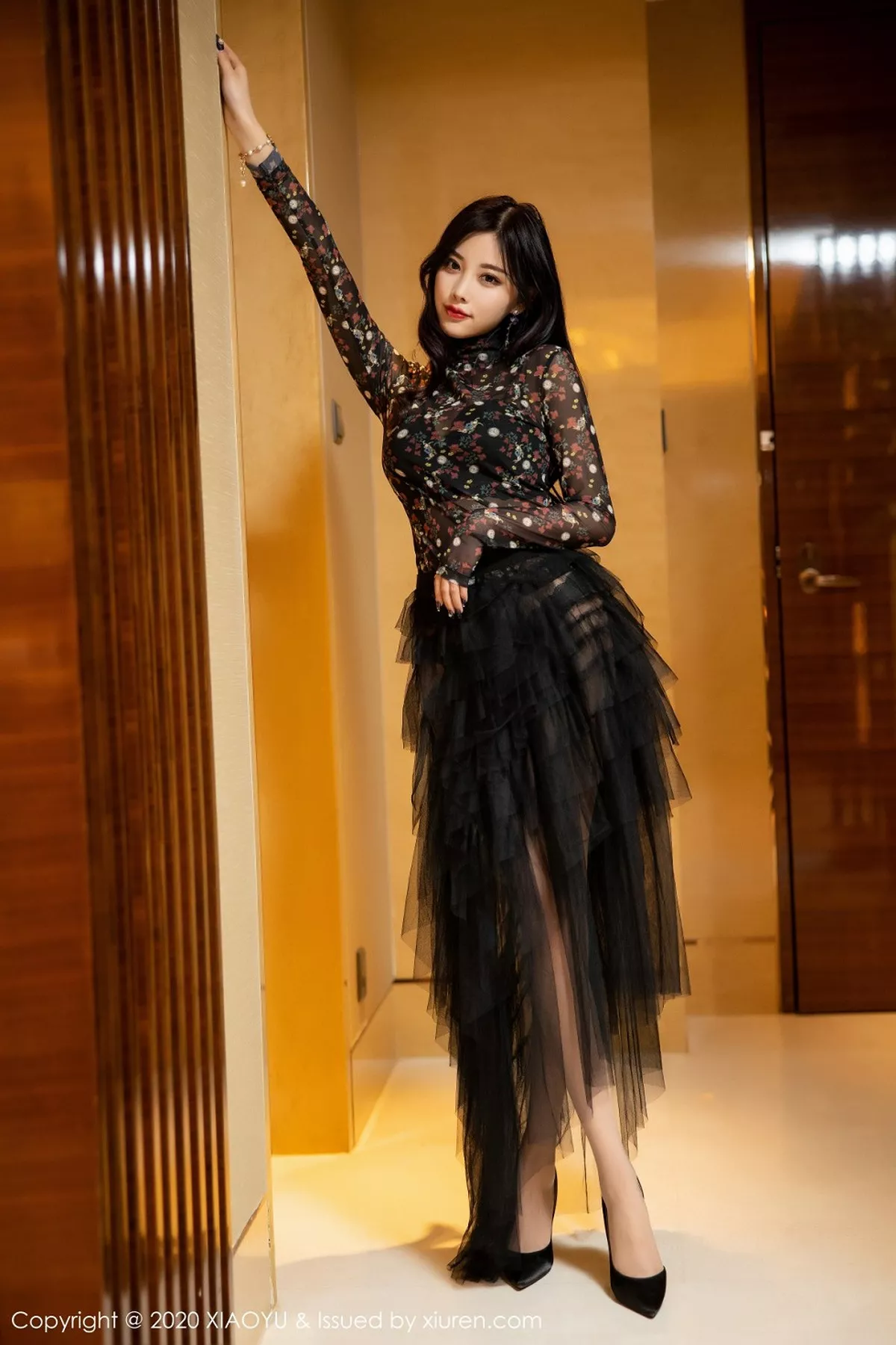 秀人集.com_[XiaoYu画语界]Vol.289_女神杨晨晨澳门旅拍华丽黑色吊裙透视秀完美身材诱惑写真86P