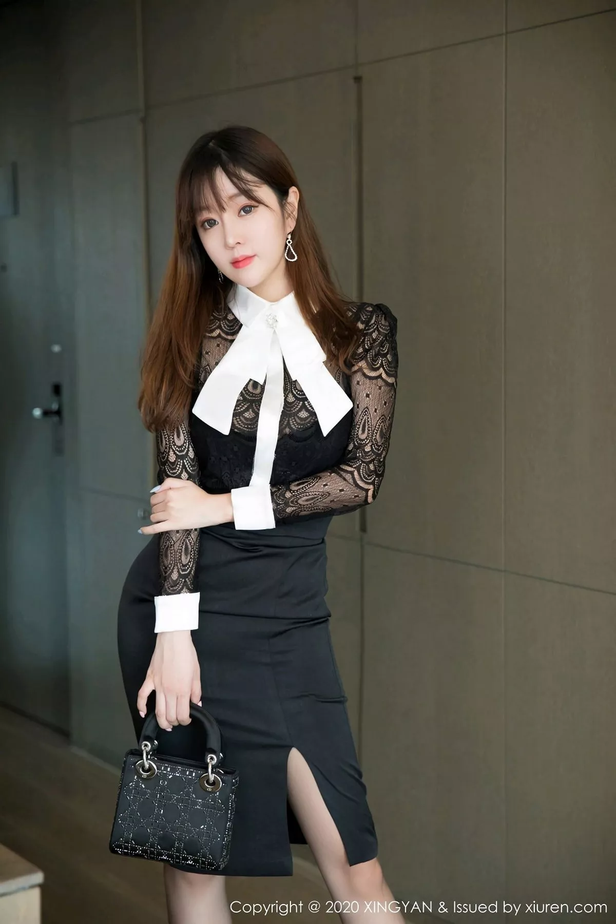 秀人集.com_[XINGYAN星颜社]VOL.134_女神王雨纯私房黑色职业装半脱露透视内裤秀翘臀诱惑写真66P