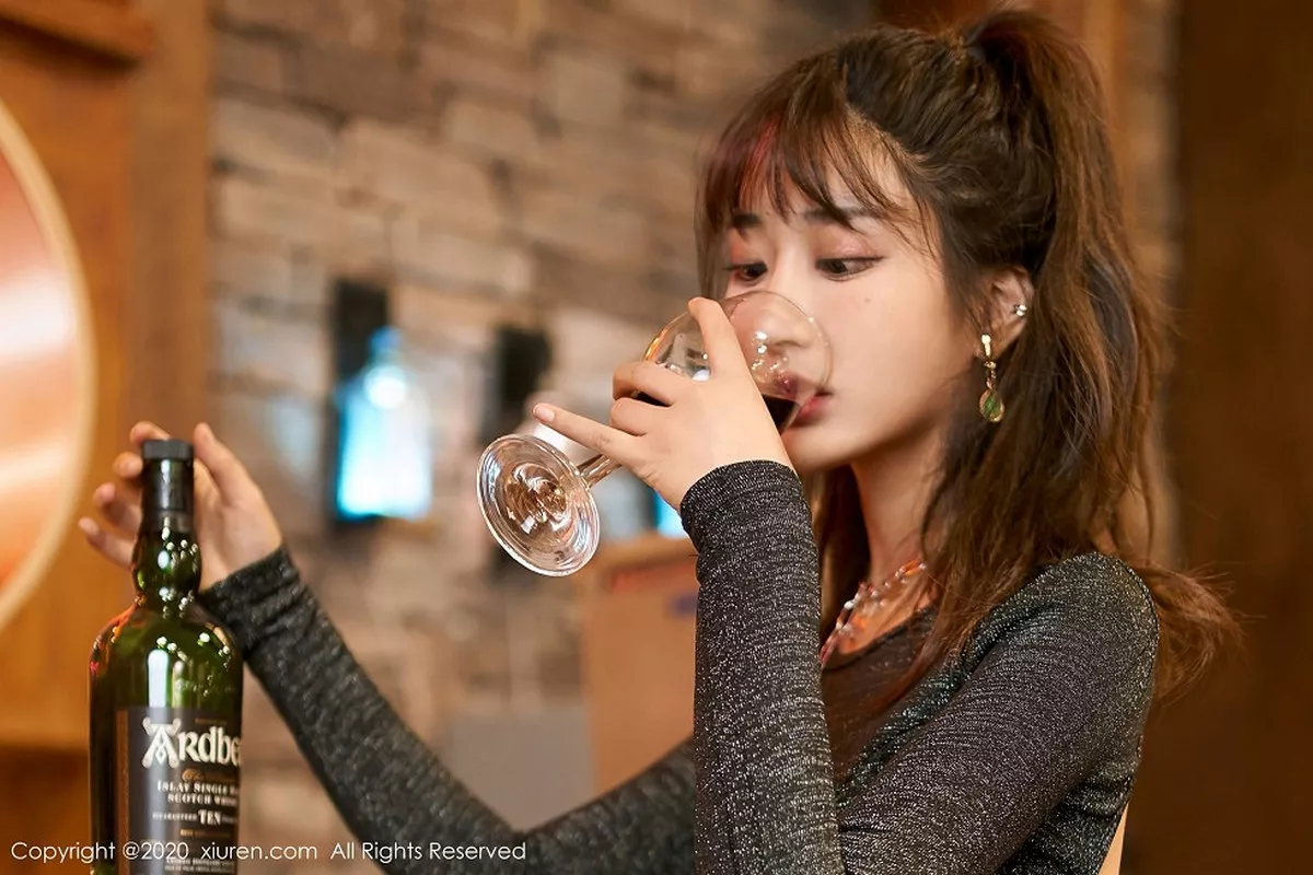 秀人集.com_[XiuRen秀人网]No.2085_嫩模Betty林子欣酒吧主题私房紧身包臀连身裙露翘臀诱惑写真41P