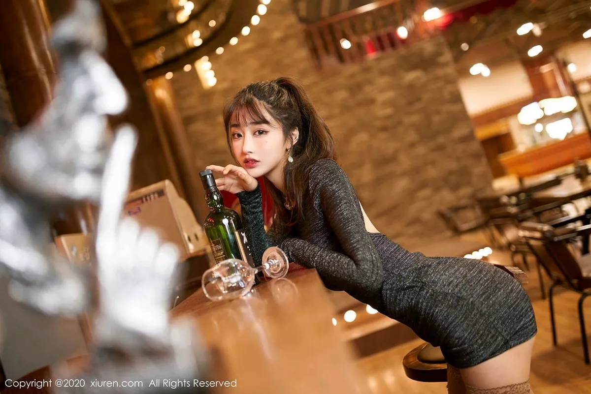 秀人集.com_[XiuRen秀人网]No.2085_嫩模Betty林子欣酒吧主题私房紧身包臀连身裙露翘臀诱惑写真41P