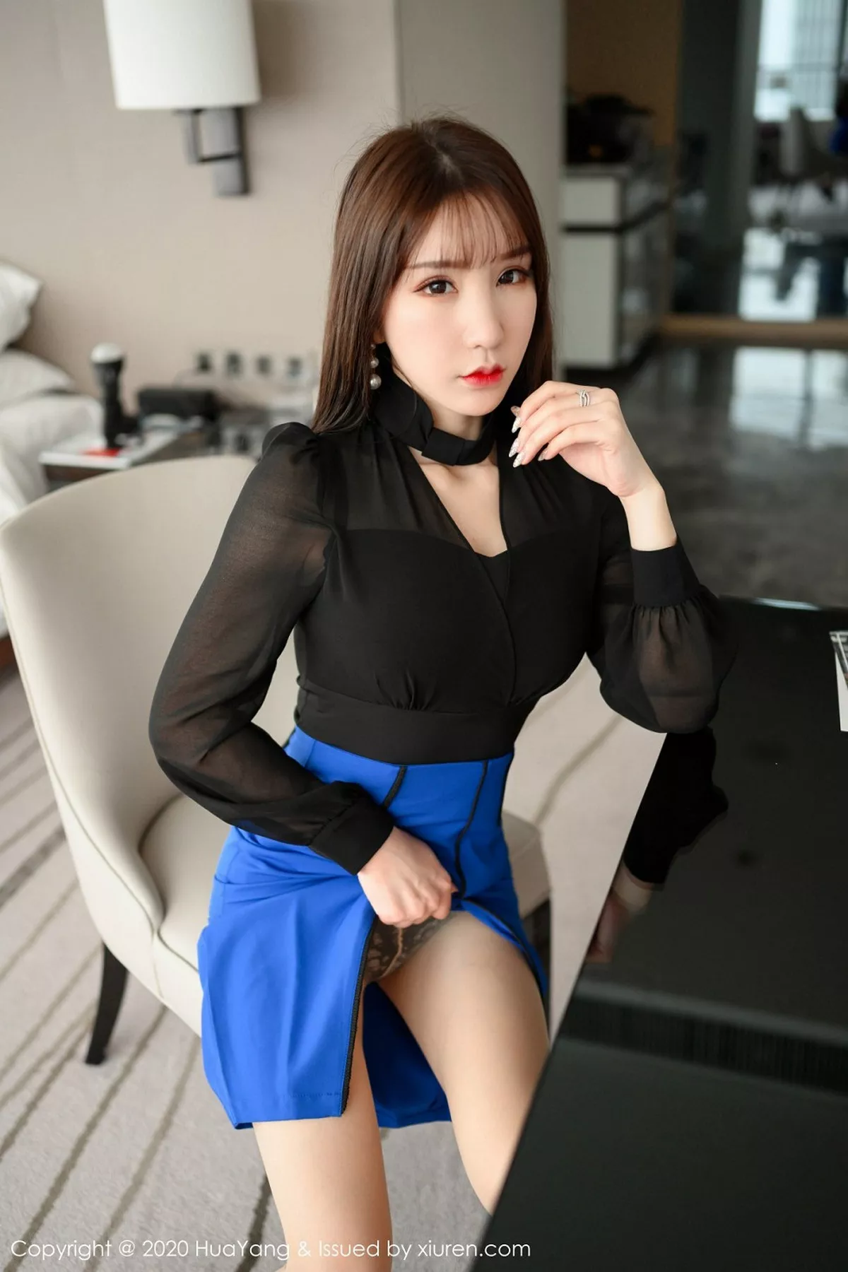 秀人集.com_[HuaYang花漾]Vol.229_女神周于希《桌底下的秘密》主题无内肉丝完美诱惑写真119P