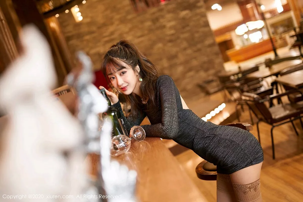 秀人集.com_[XiuRen秀人网]No.2085_嫩模Betty林子欣酒吧主题私房紧身包臀连身裙露翘臀诱惑写真41P