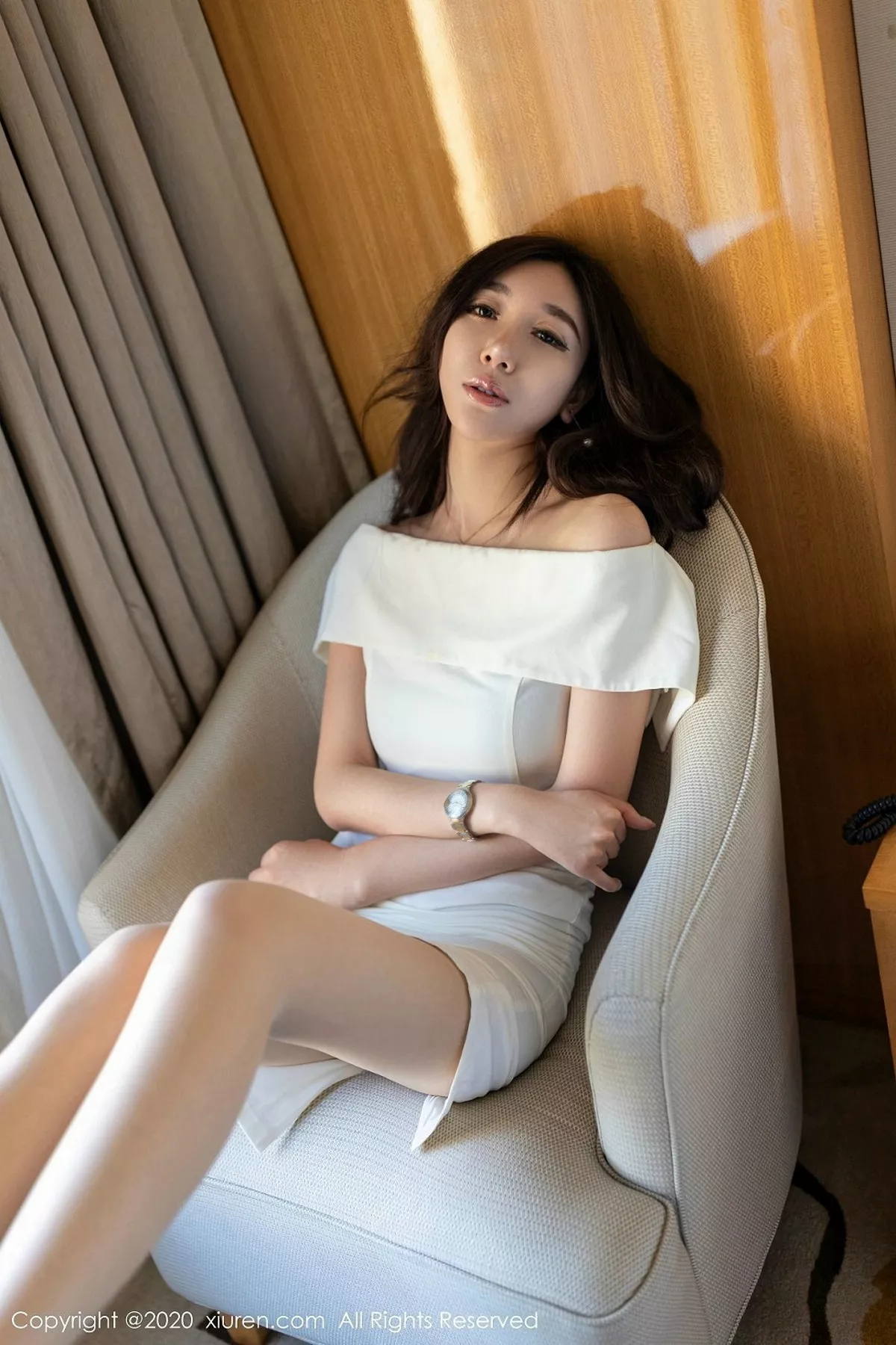 秀人集.com_[XiuRen秀人网]No.2097_嫩模伊思思niko白色典雅气质长裙配肉丝袜秀美腿玉足性感写真40P