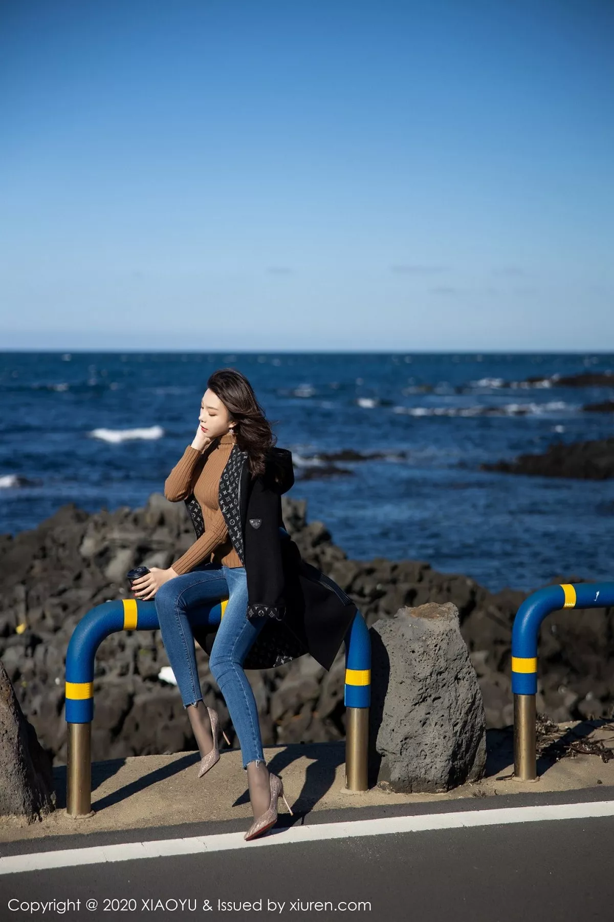 秀人集.com_[XiaoYu画语界]Vol.275_女神芝芝Booty济州岛旅拍古韵旗袍配肉丝袜完美诱惑写真86P